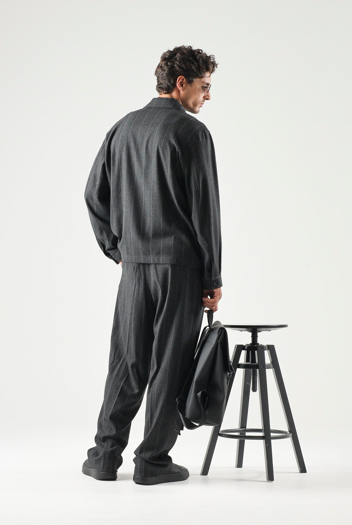 I'M BRIAN Camicia GESSATA grigio scuro da uomo con motivo a righe verticali tono su tono. CA3828 GR I'M BRIAN