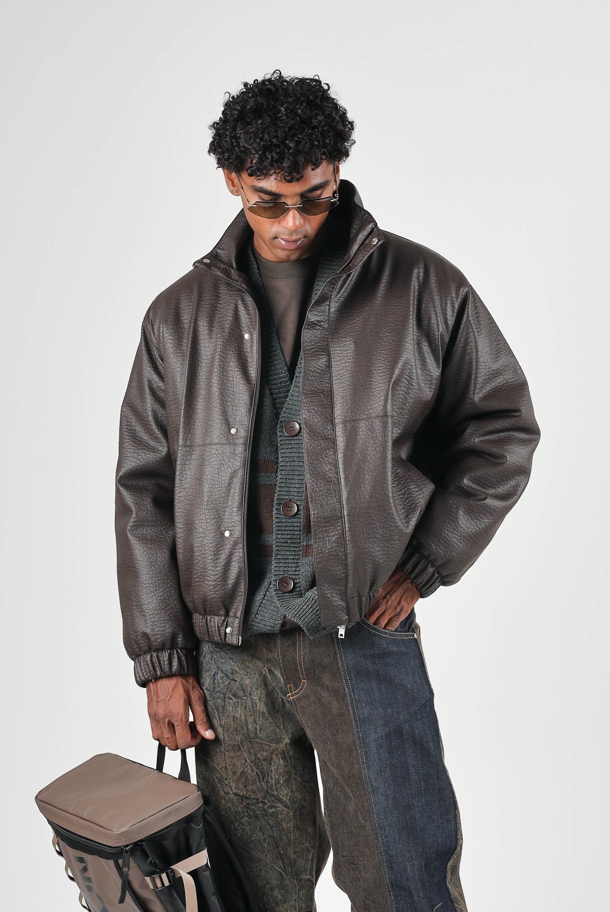 I'M BRIAN Giubbotto in eco-pelle moro/ marrone per uomo con collo alto e linee pulite d'ispirazione urban. GIU3878 020 I'M BRIAN