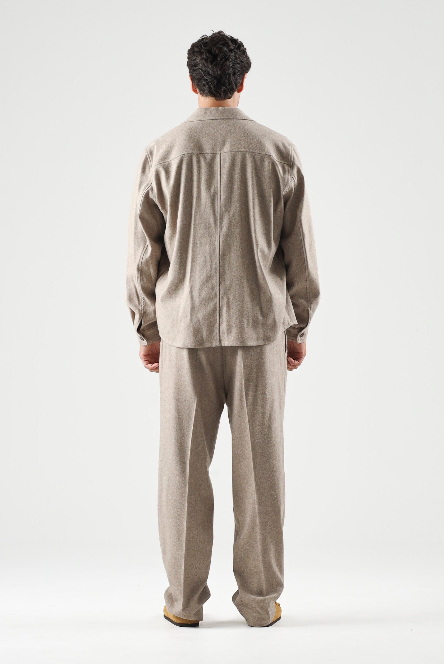 I'M BRIAN Pantaloni beige da uomo tinta unita con piega centrale. PA3896 0025 I'M BRIAN