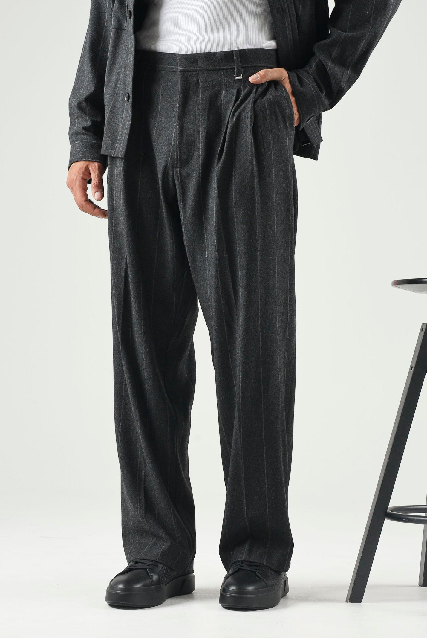 I'M BRIAN Pantalone grigio da uomo con motivo gessato a righe verticali. PA3908 GR I'M BRIAN