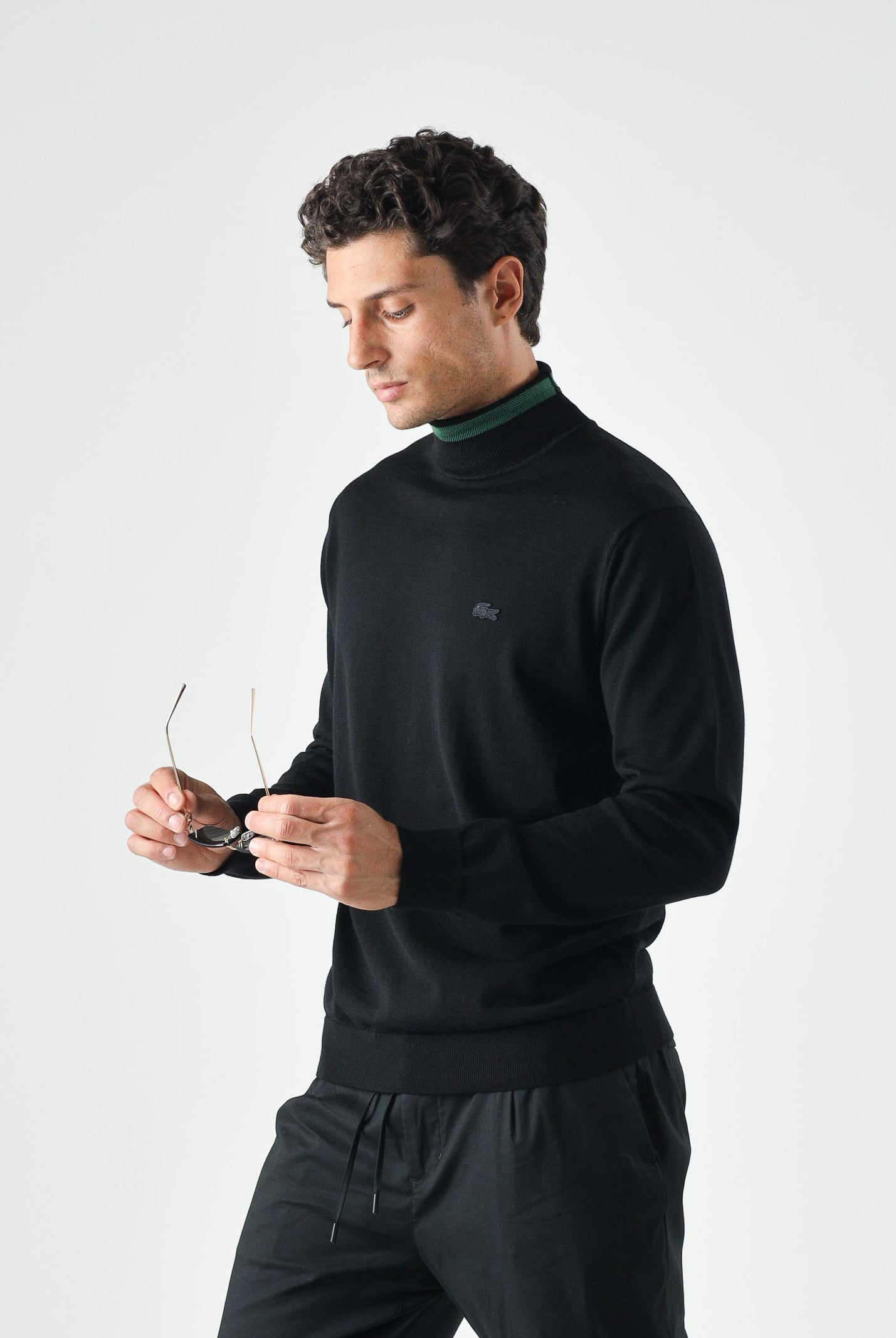 LACOSTE Maglia dolcevita in lana merino nero da uomo con iconico logo coccodrilo AH1959 031 LACOSTE