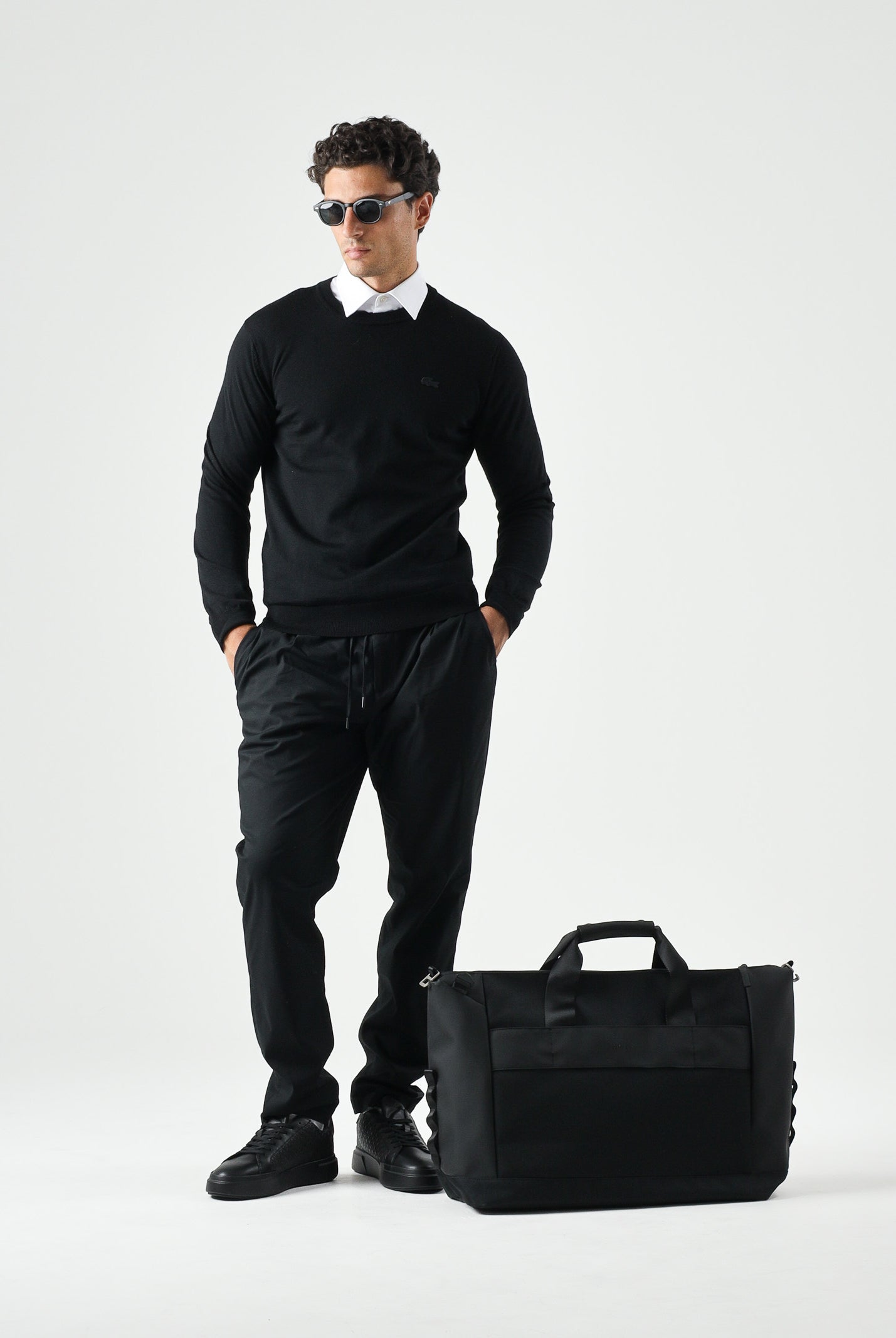 LACOSTE Maglione girocollo in lana merino color nero da uomo con coccodrillo ricamato tono su tono AH1969 031 LACOSTE