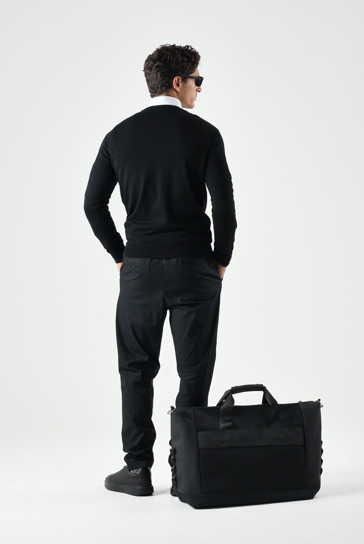 LACOSTE Maglione girocollo in lana merino color nero da uomo con coccodrillo ricamato tono su tono AH1969 031 LACOSTE