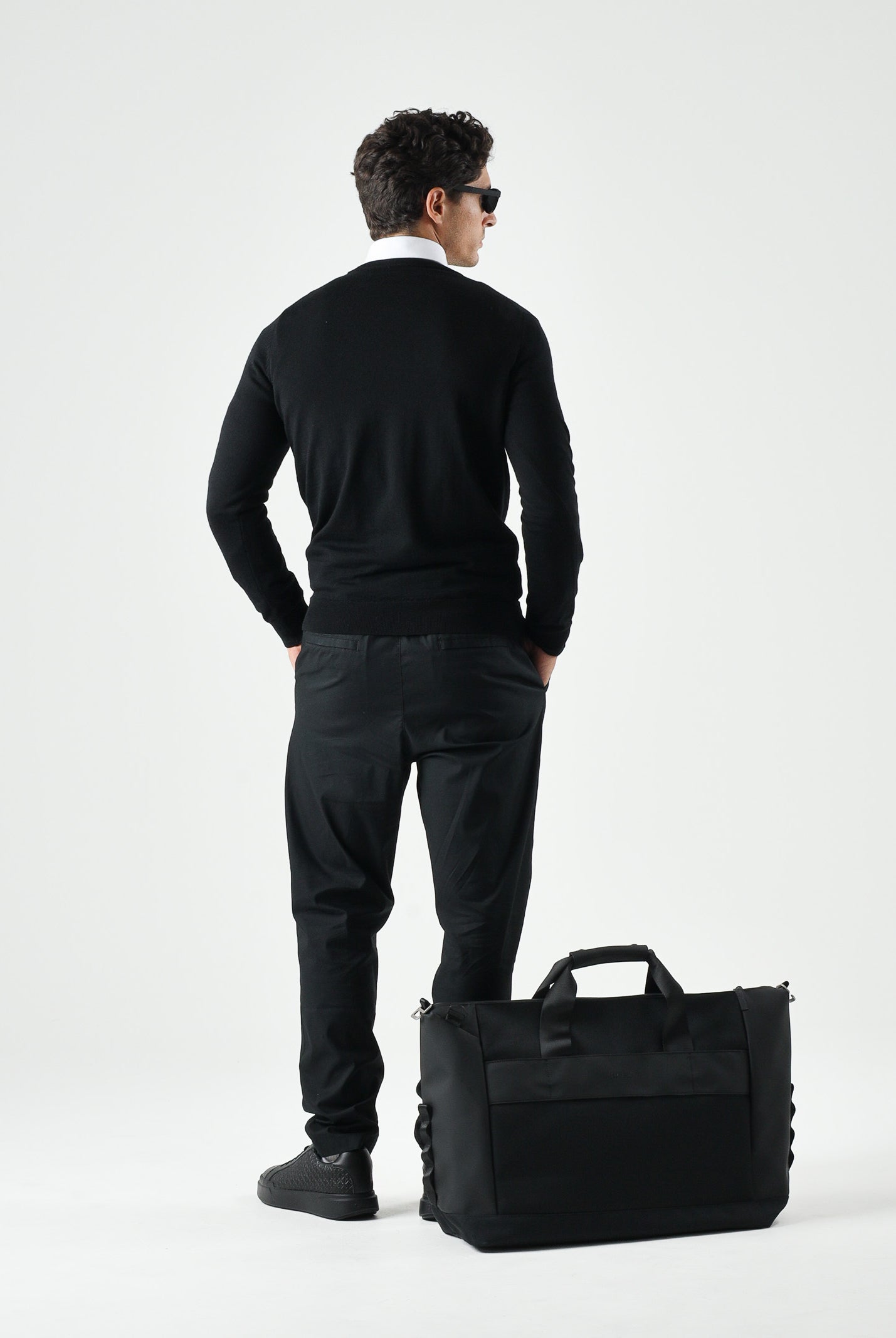 LACOSTE Maglione girocollo in lana merino color nero da uomo con coccodrillo ricamato tono su tono AH1969 031 LACOSTE