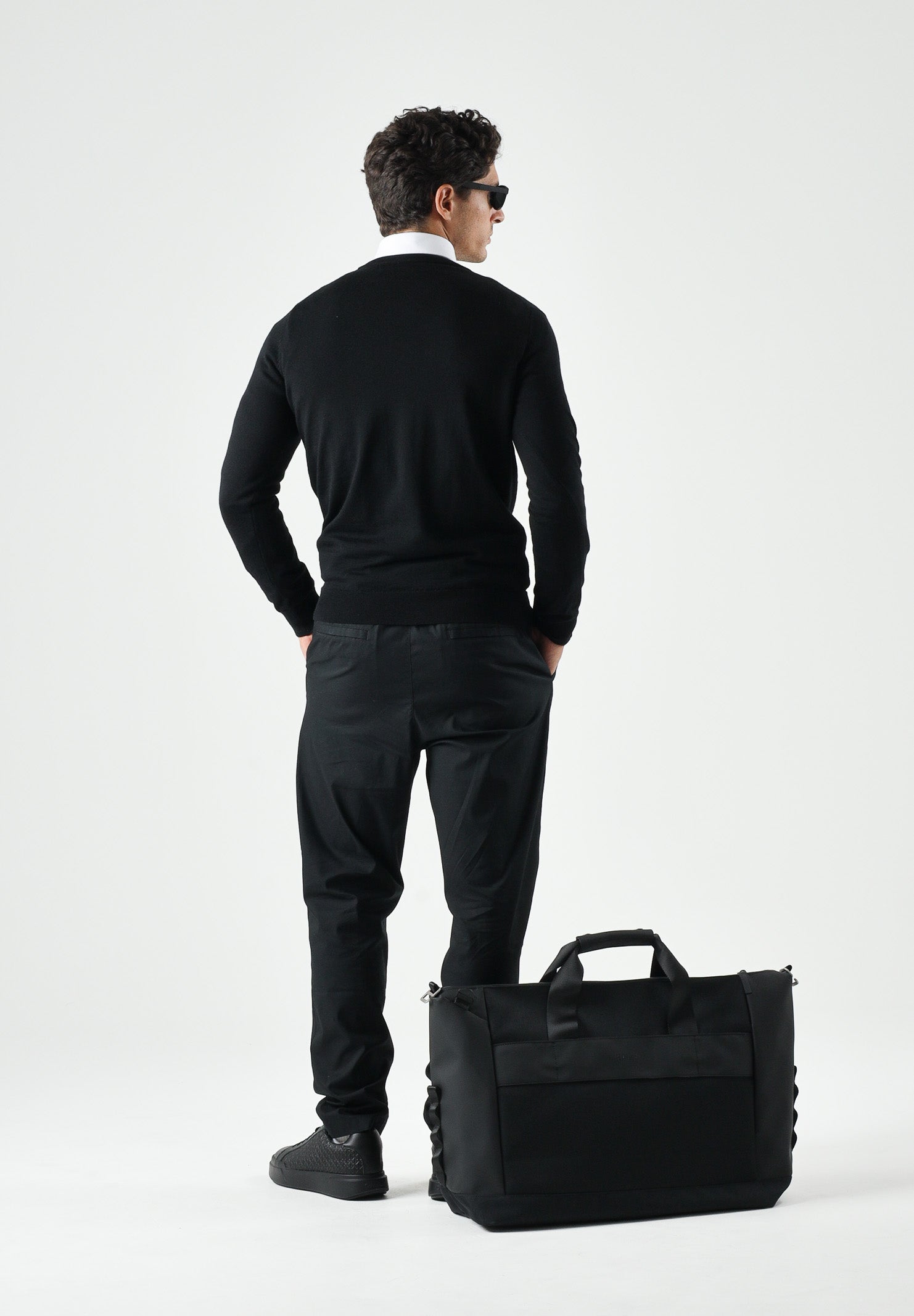 LACOSTE Maglione girocollo in lana merino color nero da uomo con coccodrillo ricamato tono su tono AH1969 031 LACOSTE