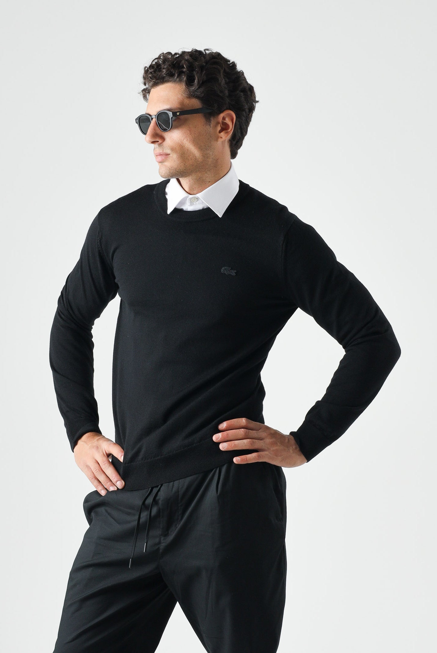 LACOSTE Maglione girocollo in lana merino color nero da uomo con coccodrillo ricamato tono su tono AH1969 031 LACOSTE