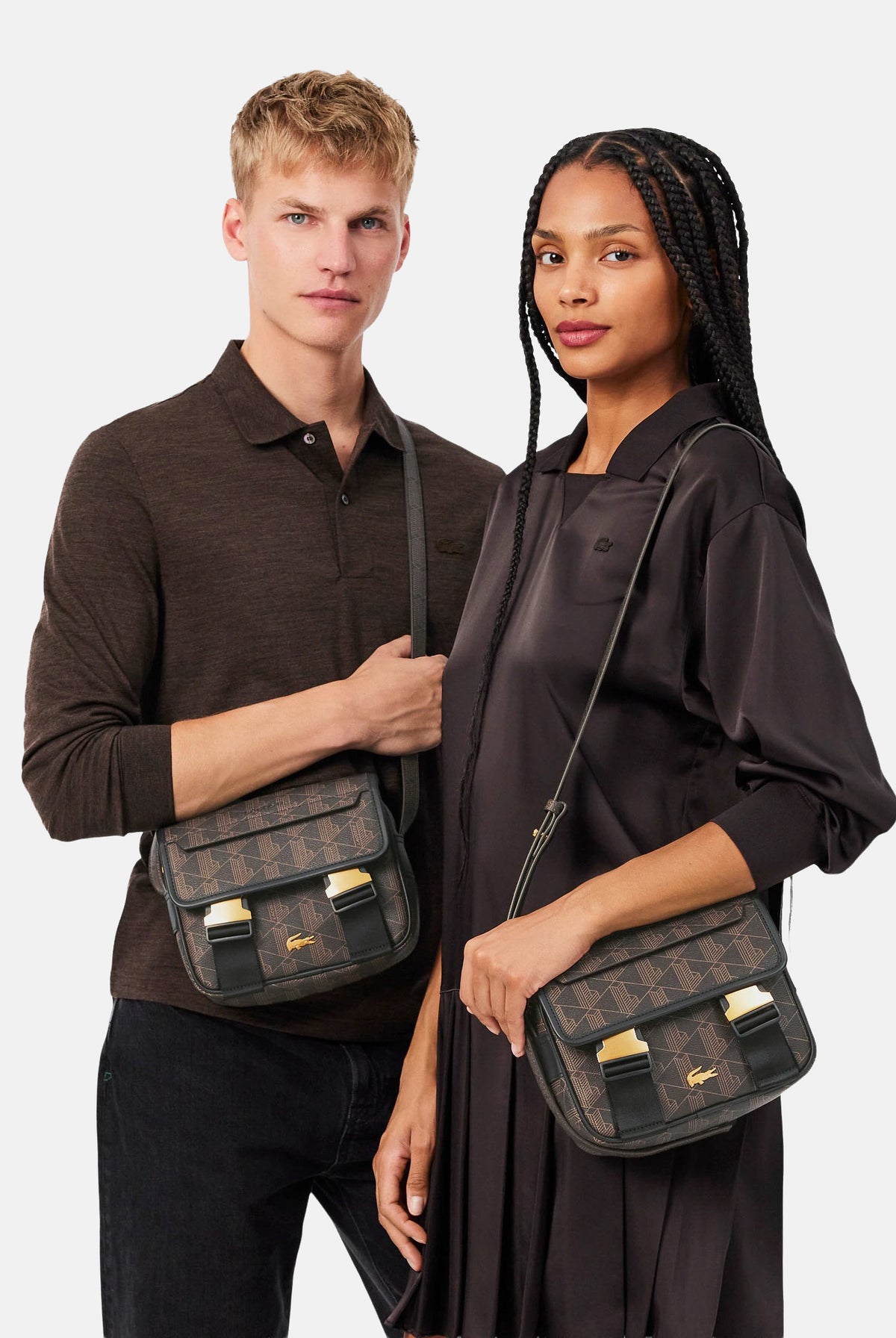 LACOSTE Borsa a tracolla THE BLEND marrone per uomo e donna con stampa monogram, fibbie a scatto NU5423 T93 LACOSTE