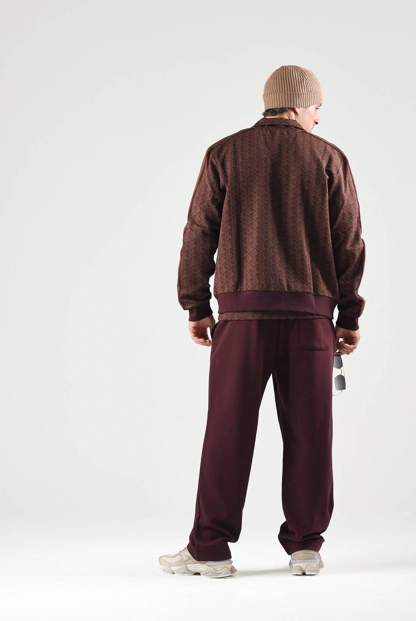 LACOSTE Felpa con zip marrone da uomo con motivo monogramma jacquard. SH1368 WD9 LACOSTE