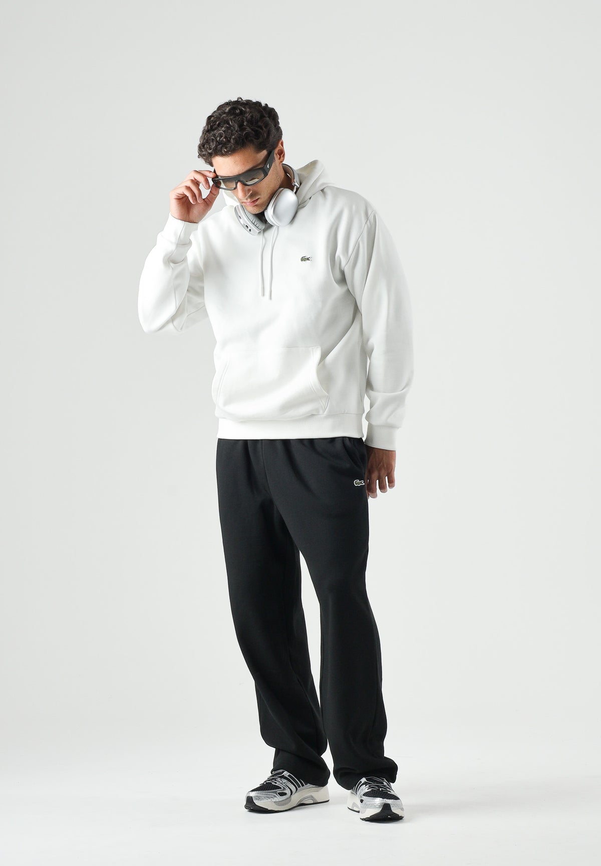 LACOSTE Felpa con cappuccio bianco crema per uomo e donna con cappuccio regolabile e coccodrillo ricamato sul petto.<BR/> SH8863 70V LACOSTE