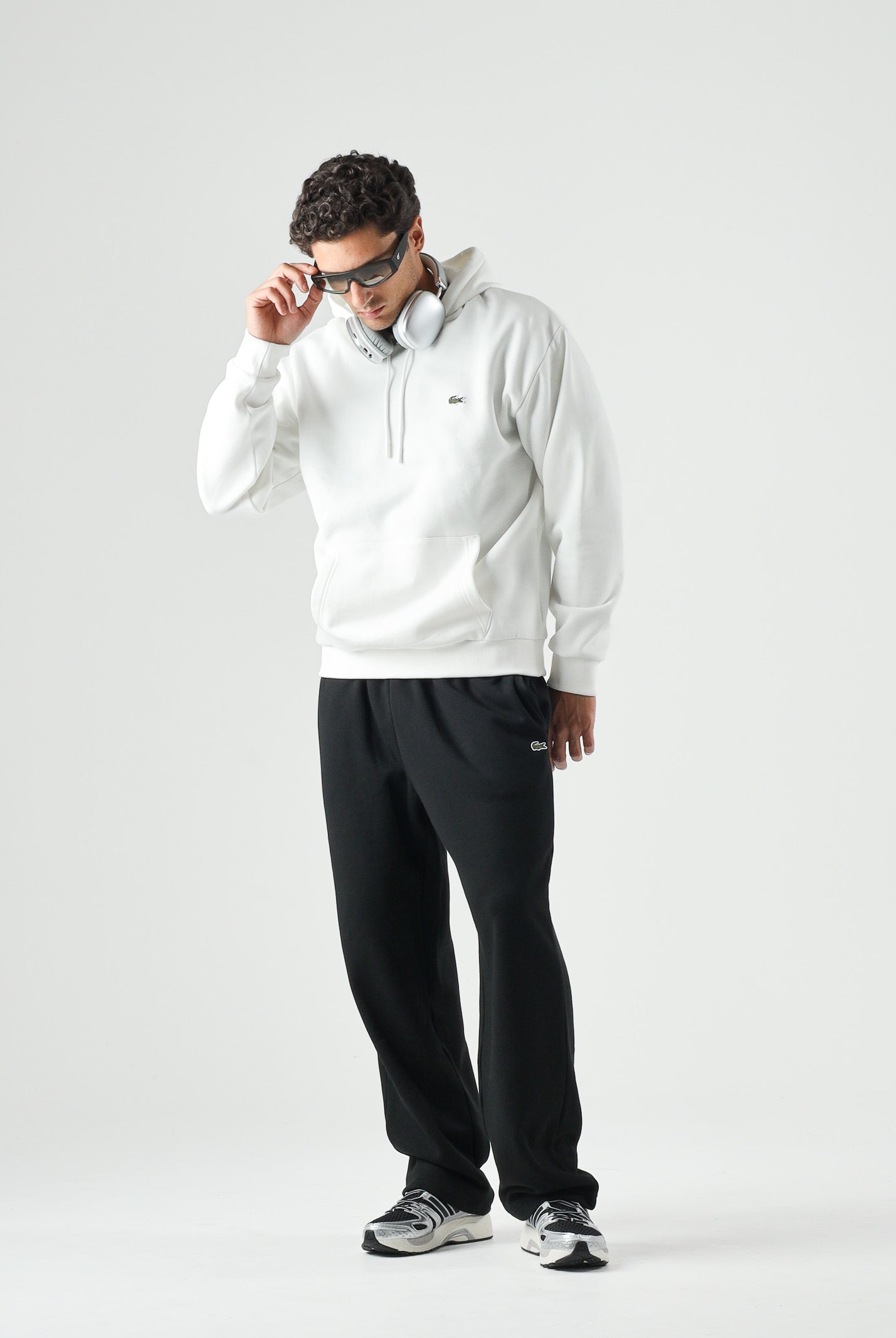 LACOSTE Felpa con cappuccio bianco crema per uomo e donna con cappuccio regolabile e coccodrillo ricamato sul petto.<BR/> SH8863 70V LACOSTE