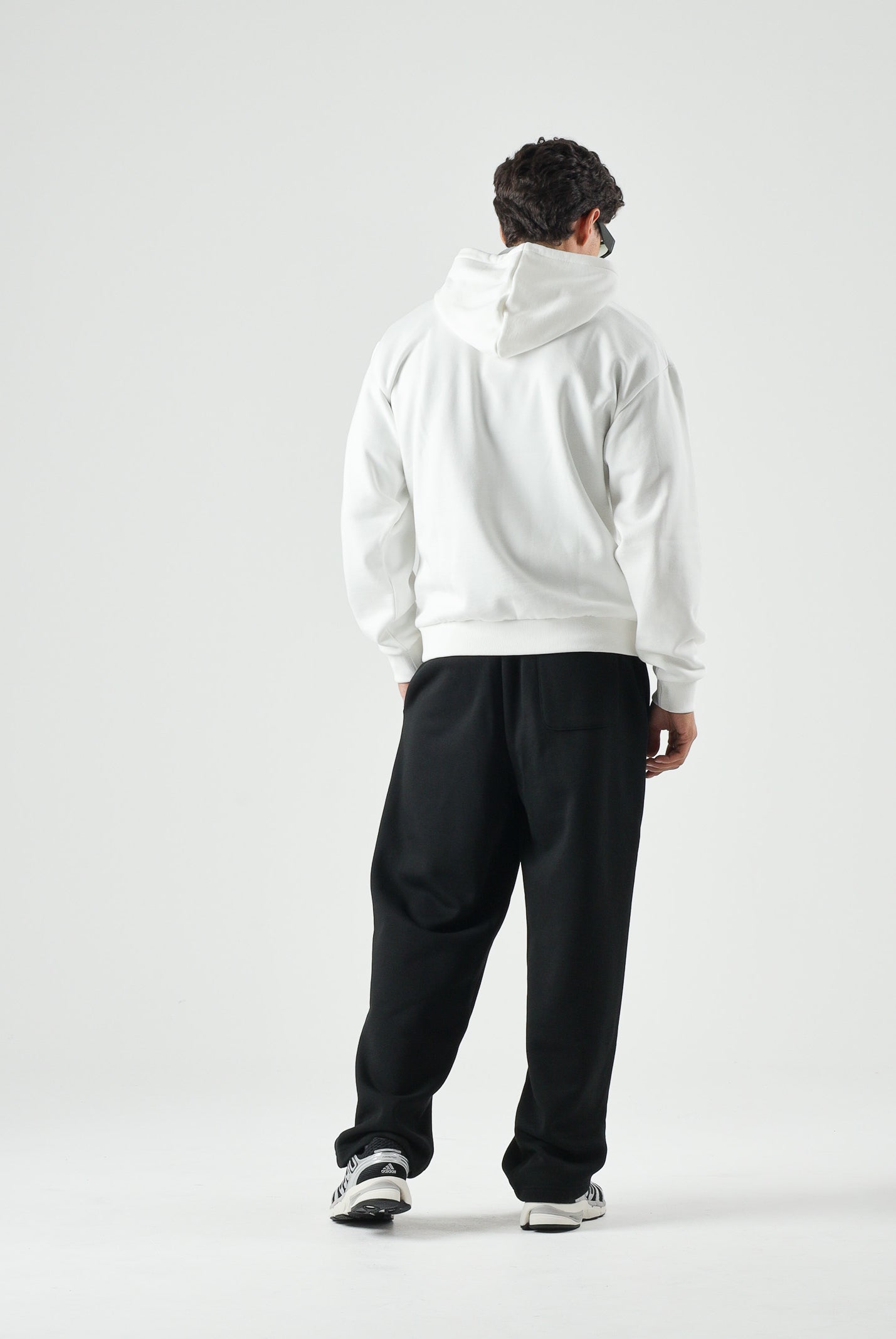 LACOSTE Felpa con cappuccio bianco crema per uomo e donna con cappuccio regolabile e coccodrillo ricamato sul petto.<BR/> SH8863 70V LACOSTE
