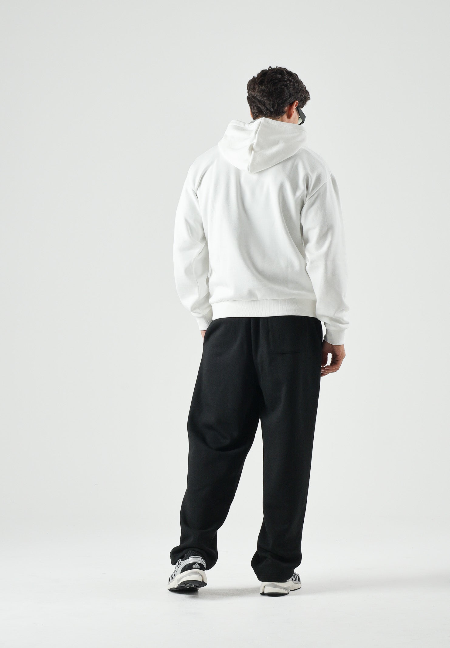 LACOSTE Felpa con cappuccio bianco crema per uomo e donna con cappuccio regolabile e coccodrillo ricamato sul petto.<BR/> SH8863 70V LACOSTE
