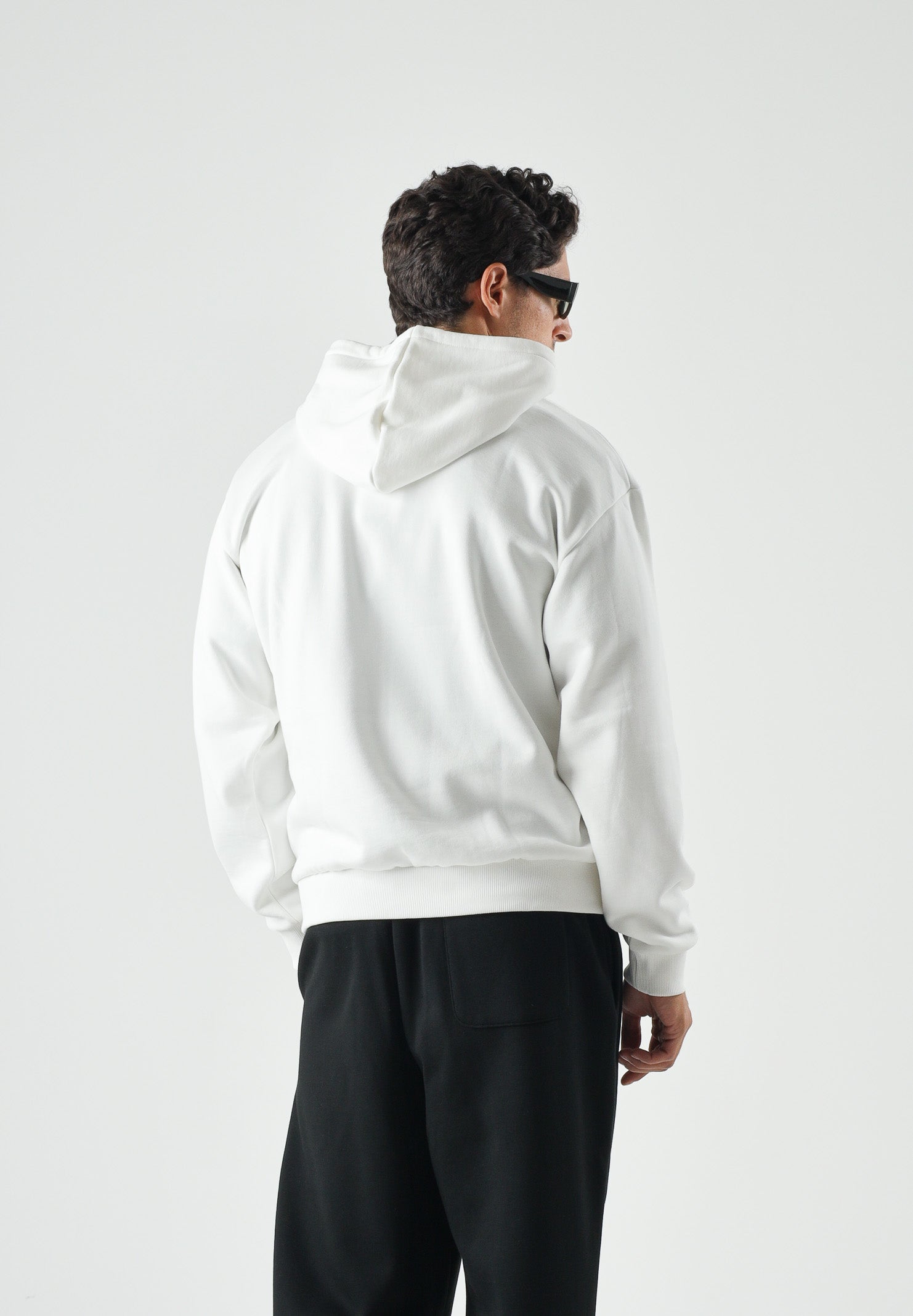 LACOSTE Felpa con cappuccio bianco crema per uomo e donna con cappuccio regolabile e coccodrillo ricamato sul petto.<BR/> SH8863 70V LACOSTE