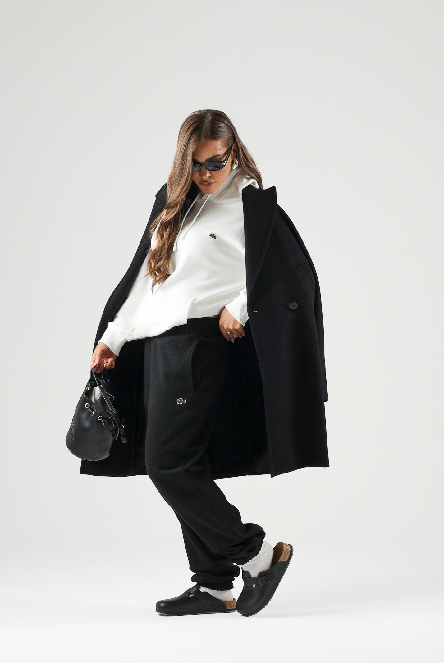 LACOSTE Felpa con cappuccio bianco crema per uomo e donna con cappuccio regolabile e coccodrillo ricamato sul petto.<BR/> SH8863 70V LACOSTE