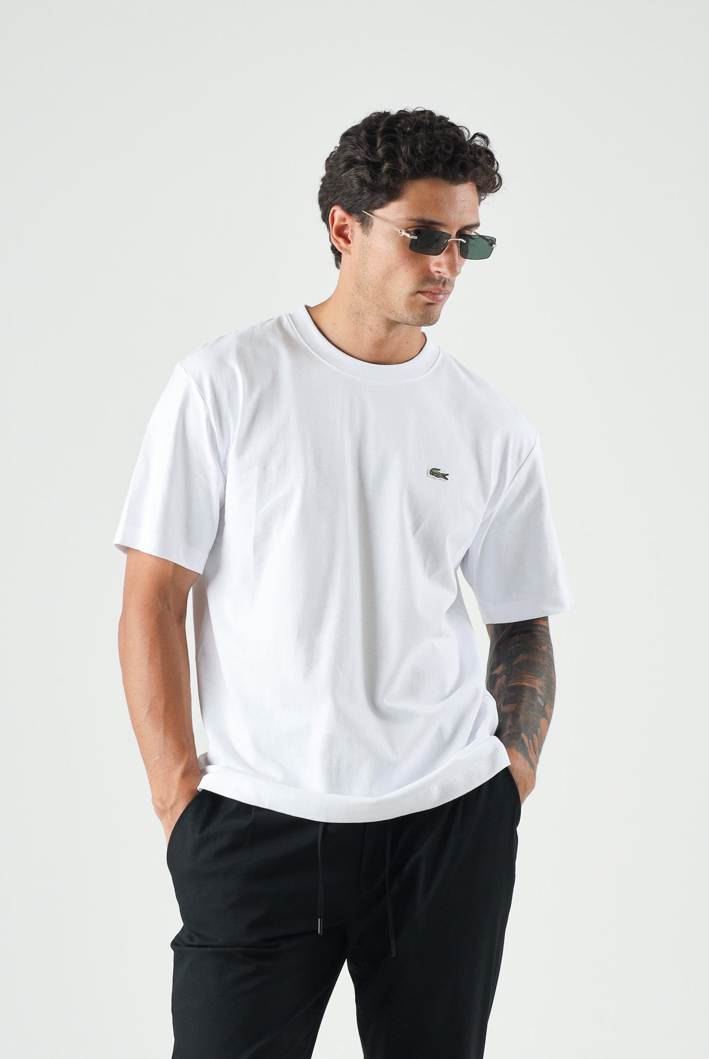 LACOSTE T-shirt manica corta bianca per uomo e donna con iconico coccodrillo ricamato sul petto. TH0876 001 LACOSTE