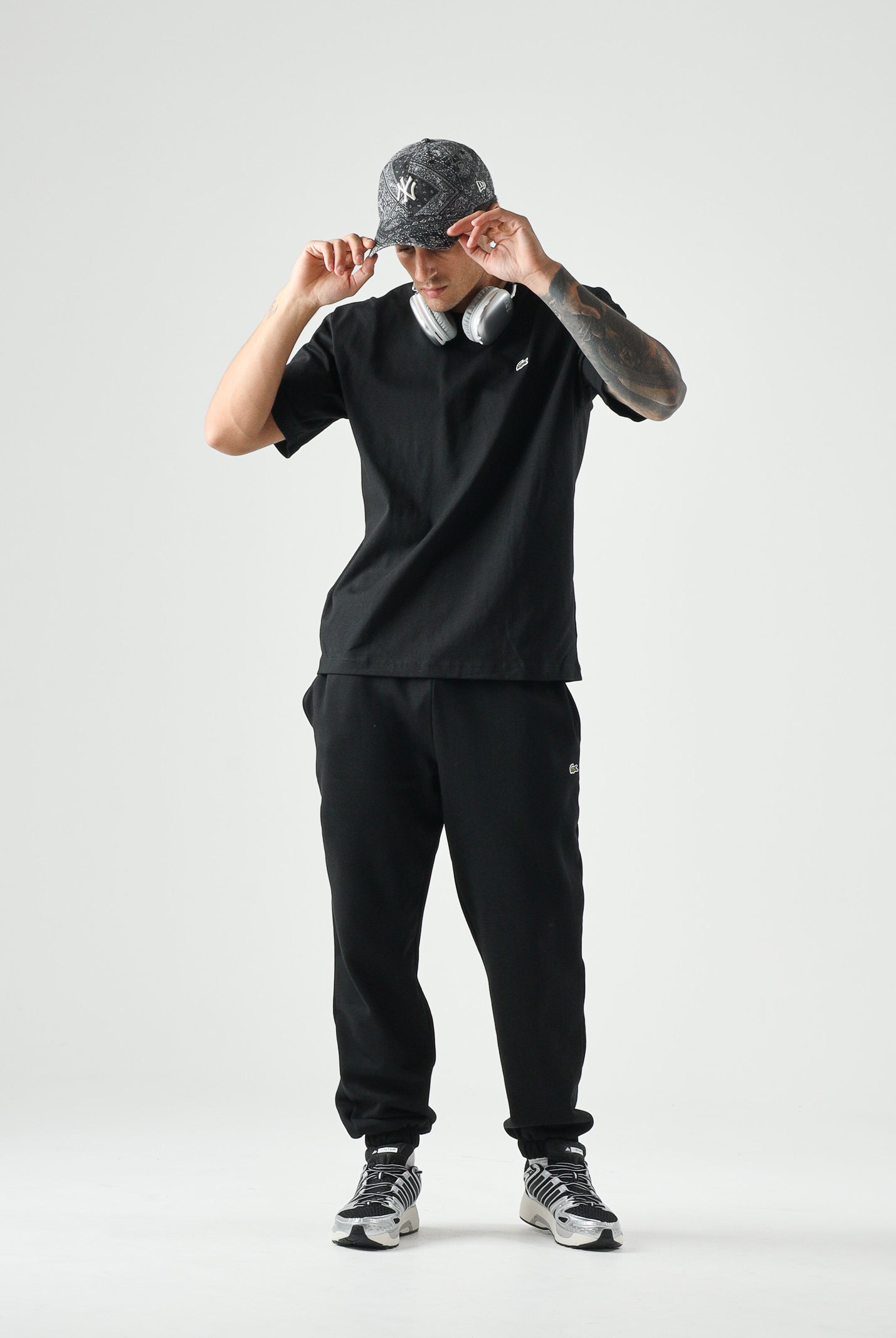 LACOSTE T-shirt manica corta nera per uomo e donna con iconico coccodrillo ricamato sul petto. TH0876 031 LACOSTE