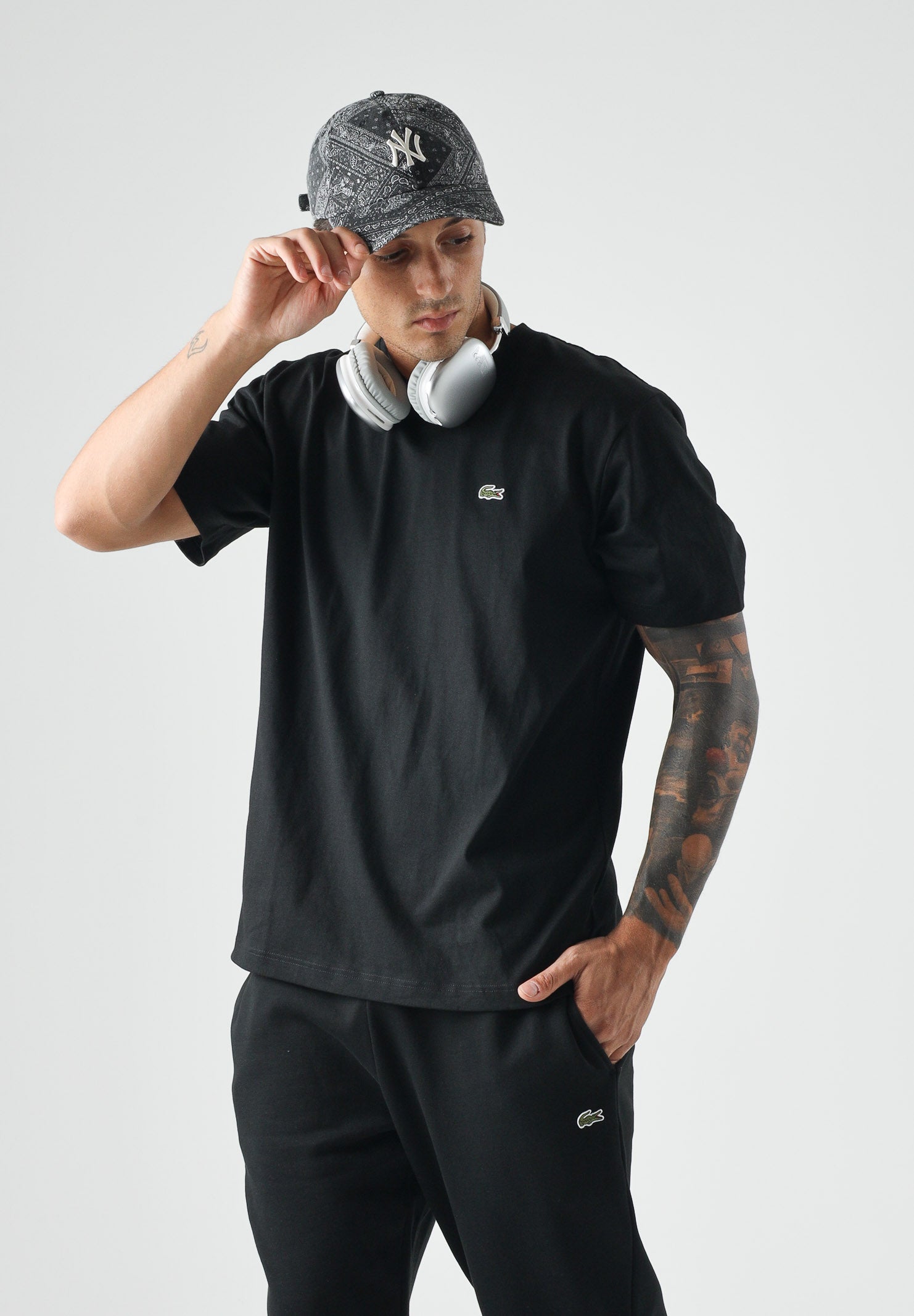 LACOSTE T-shirt manica corta nera per uomo e donna con iconico coccodrillo ricamato sul petto. TH0876 031 LACOSTE