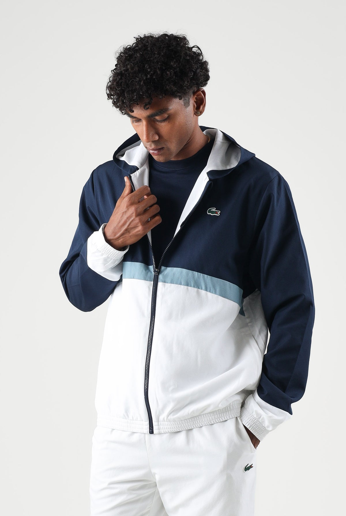 LACOSTE Tuta HOODED TRACKSUIT bianca per uomo con pantalone coordinato bicolore. WH6604 ZC5 LACOSTE