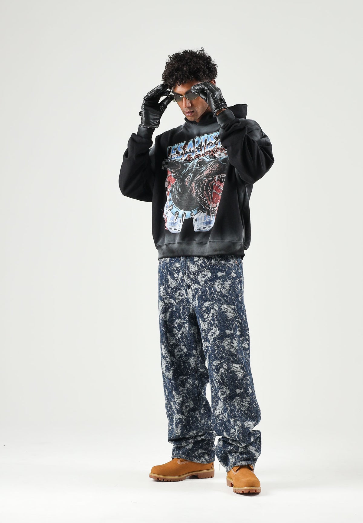 LES ARTISTS Felpa con cappuccio Hoodie Crop nero per uomo e donna con grafica rock Doberman sul davanti 27SSLAHD5038 121 LES ARTISTS
