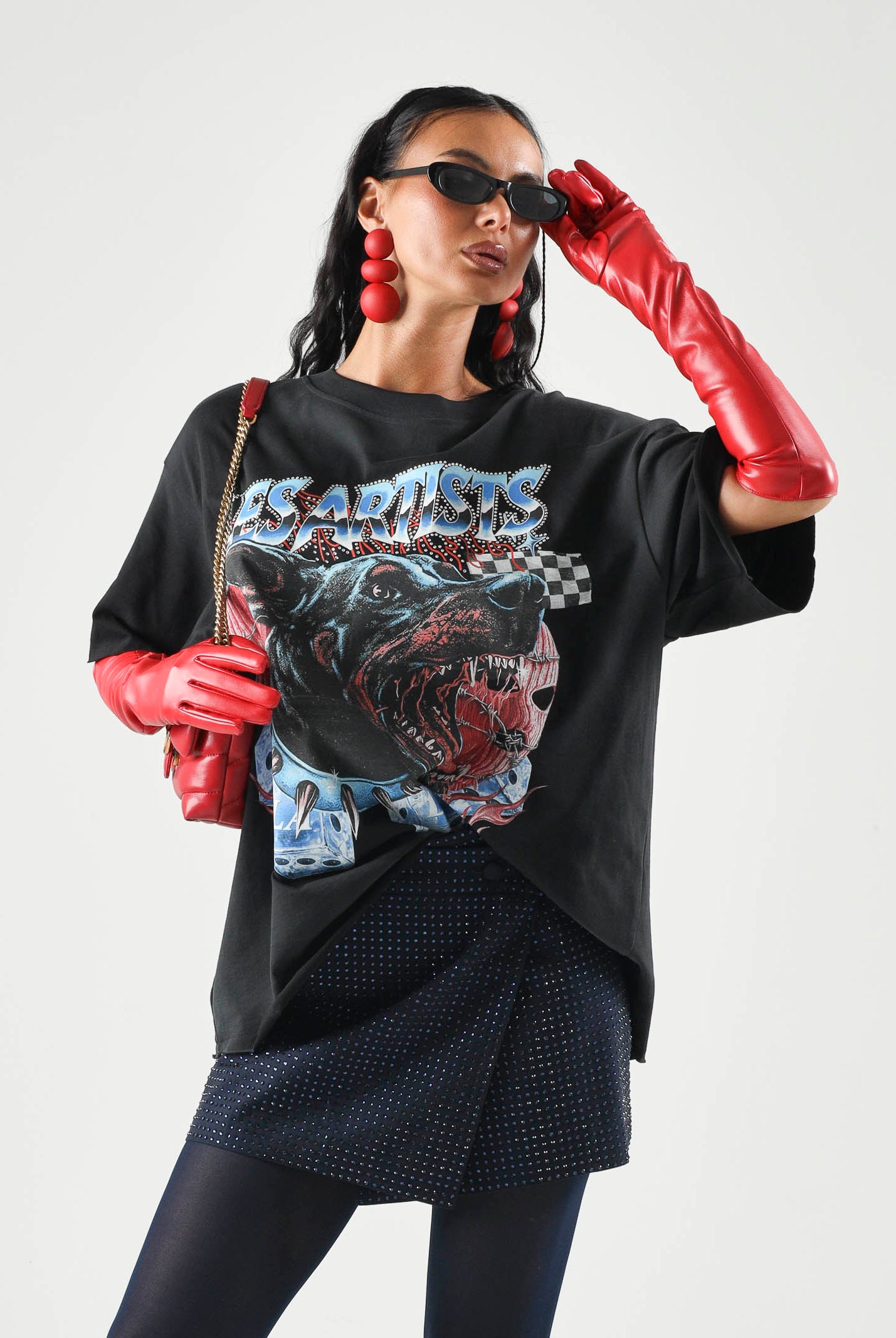 LES ARTISTS T-shirt DOBERMAN nera per uomo e donna con maxi stampa grafica frontale multicolore 27SSLATS1127 121 LES ARTISTS