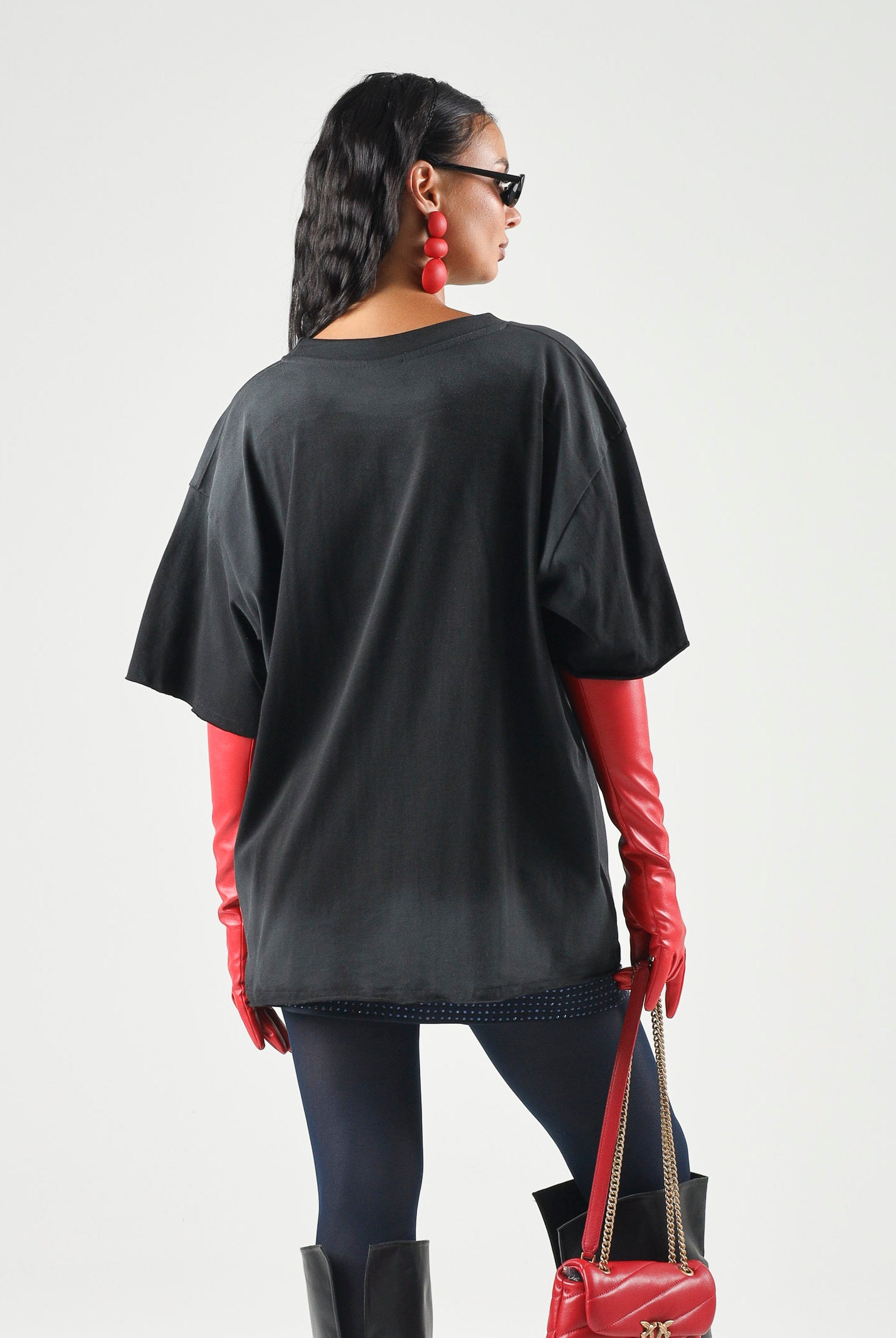 LES ARTISTS T-shirt DOBERMAN nera per uomo e donna con maxi stampa grafica frontale multicolore 27SSLATS1127 121 LES ARTISTS