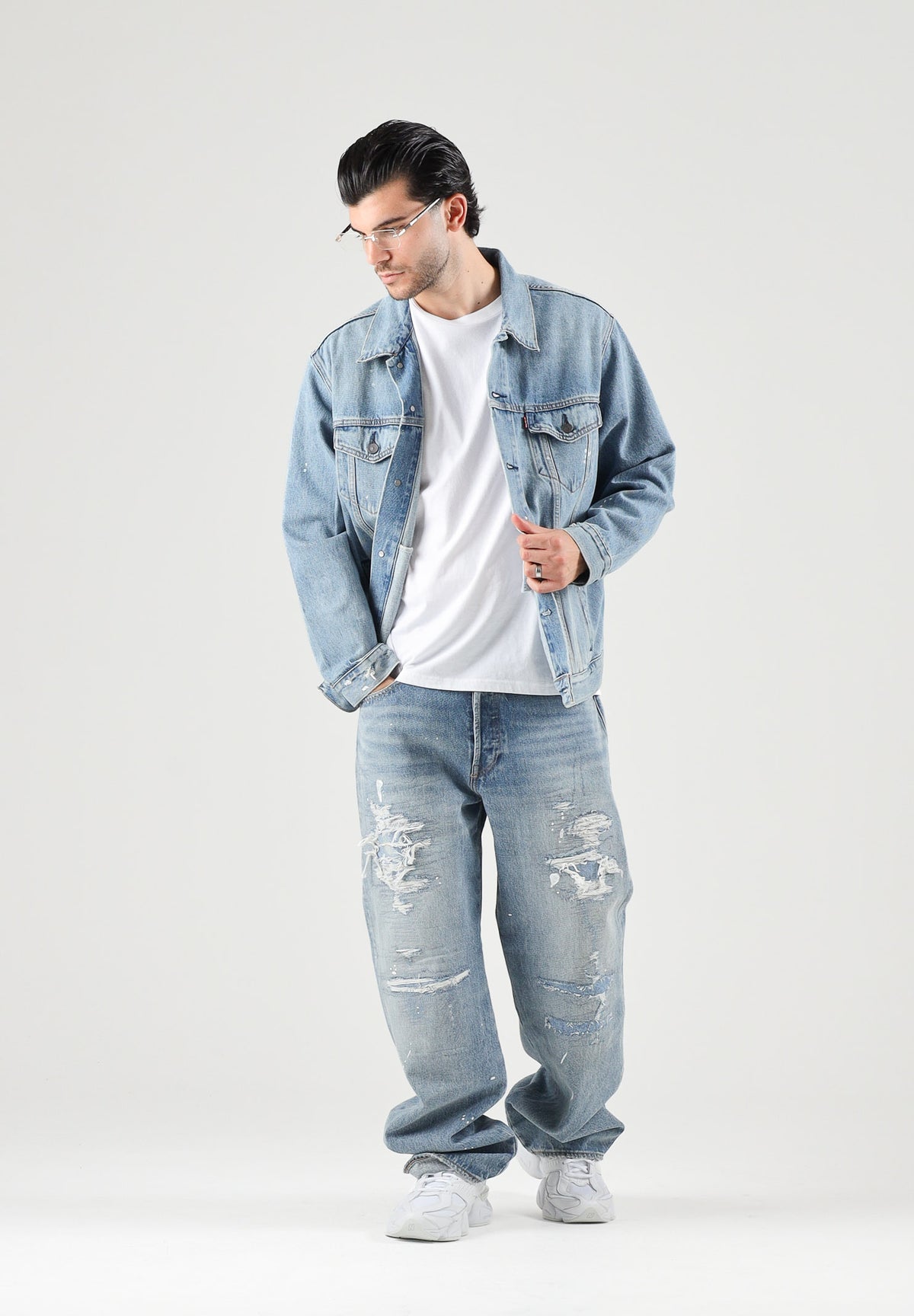 LEVI'S® Jeans 501® '90S SHORT CUT med indigo denim per uomo e donna con dettagli strappati e lavaggio sfumato 0057U-0020 . LEVI'S®