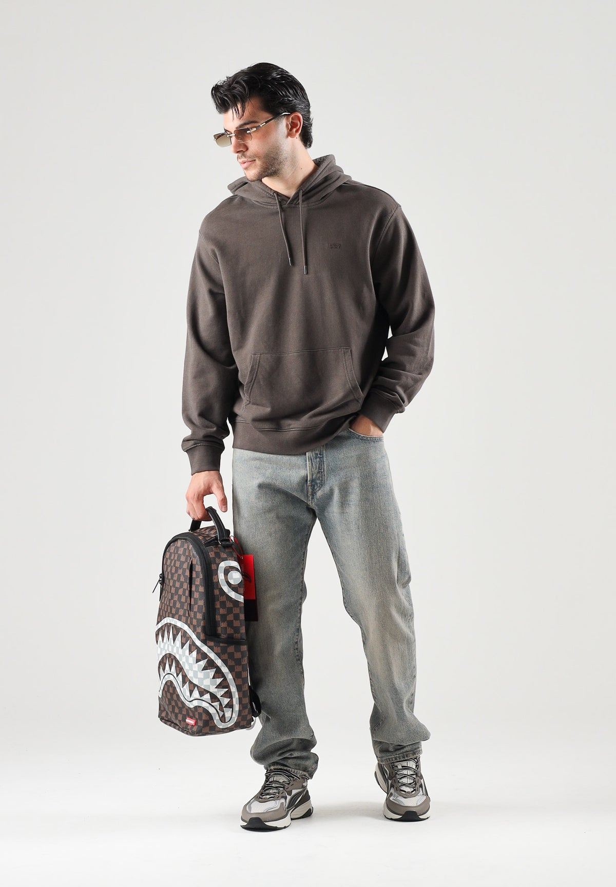 LEVI'S® Felpa con cappuccio marrone scuro per uomo con tasca a marsupio frontale. 34581-0066 . LEVI'S®