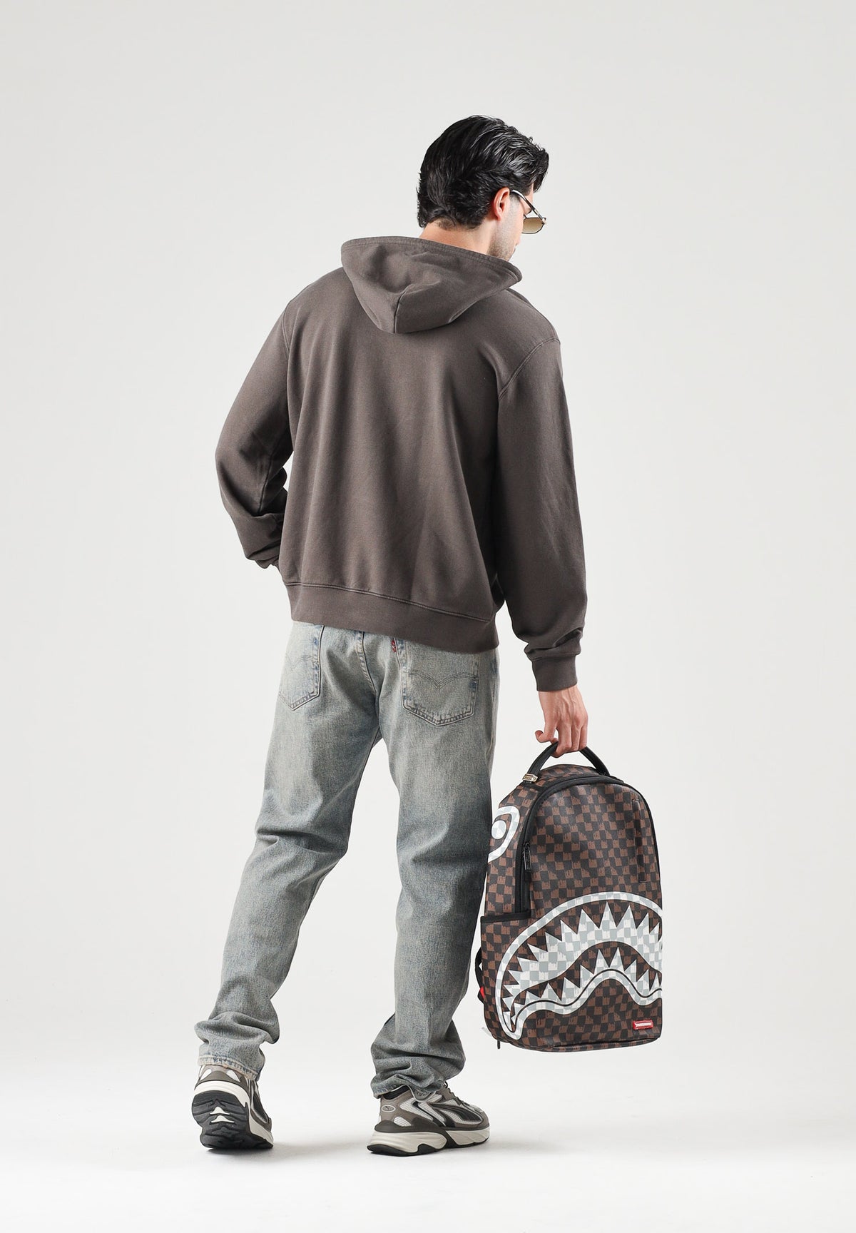LEVI'S® Felpa con cappuccio marrone scuro per uomo con tasca a marsupio frontale. 34581-0066 . LEVI'S®