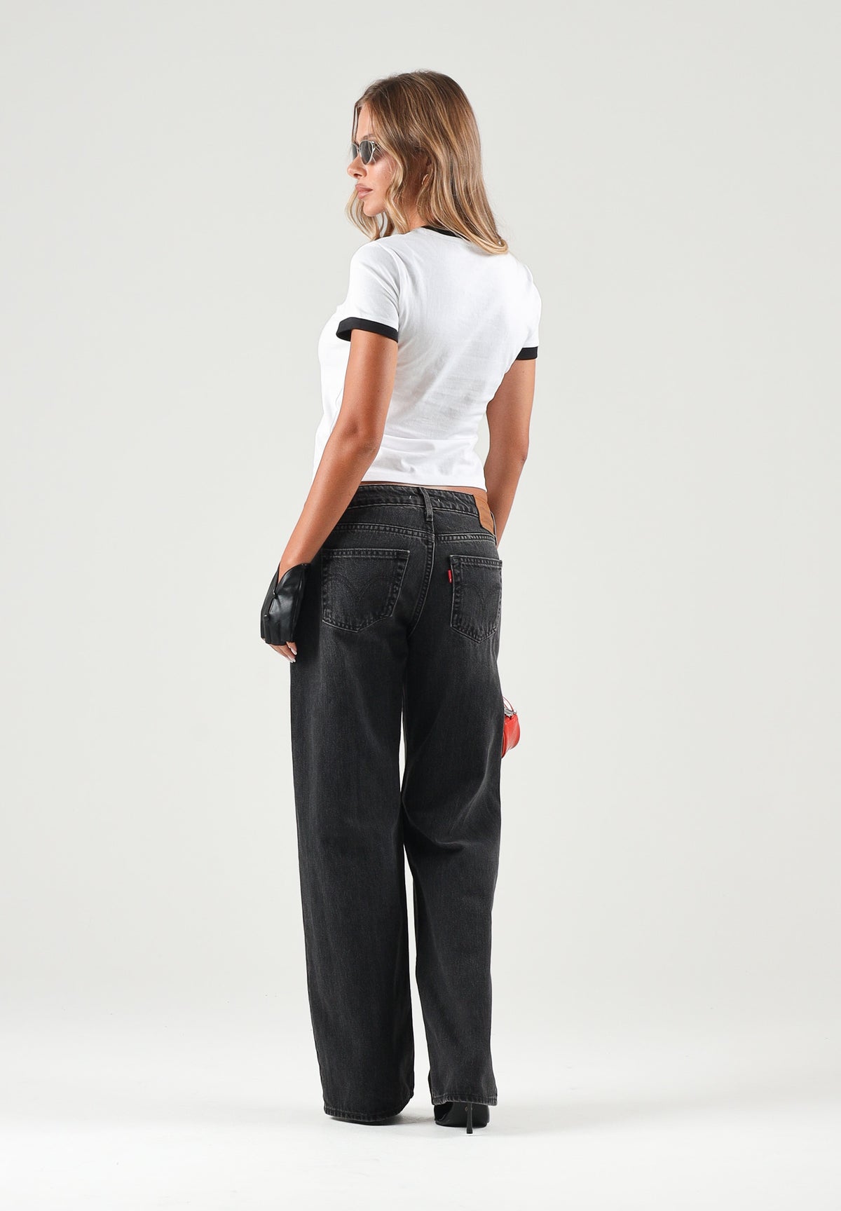 LEVI'S Jeans LOW LOOSE Tech Storm nero da donna con lavaggio sfumato e gamba ampia. A5566-0027 . LEVI'S®