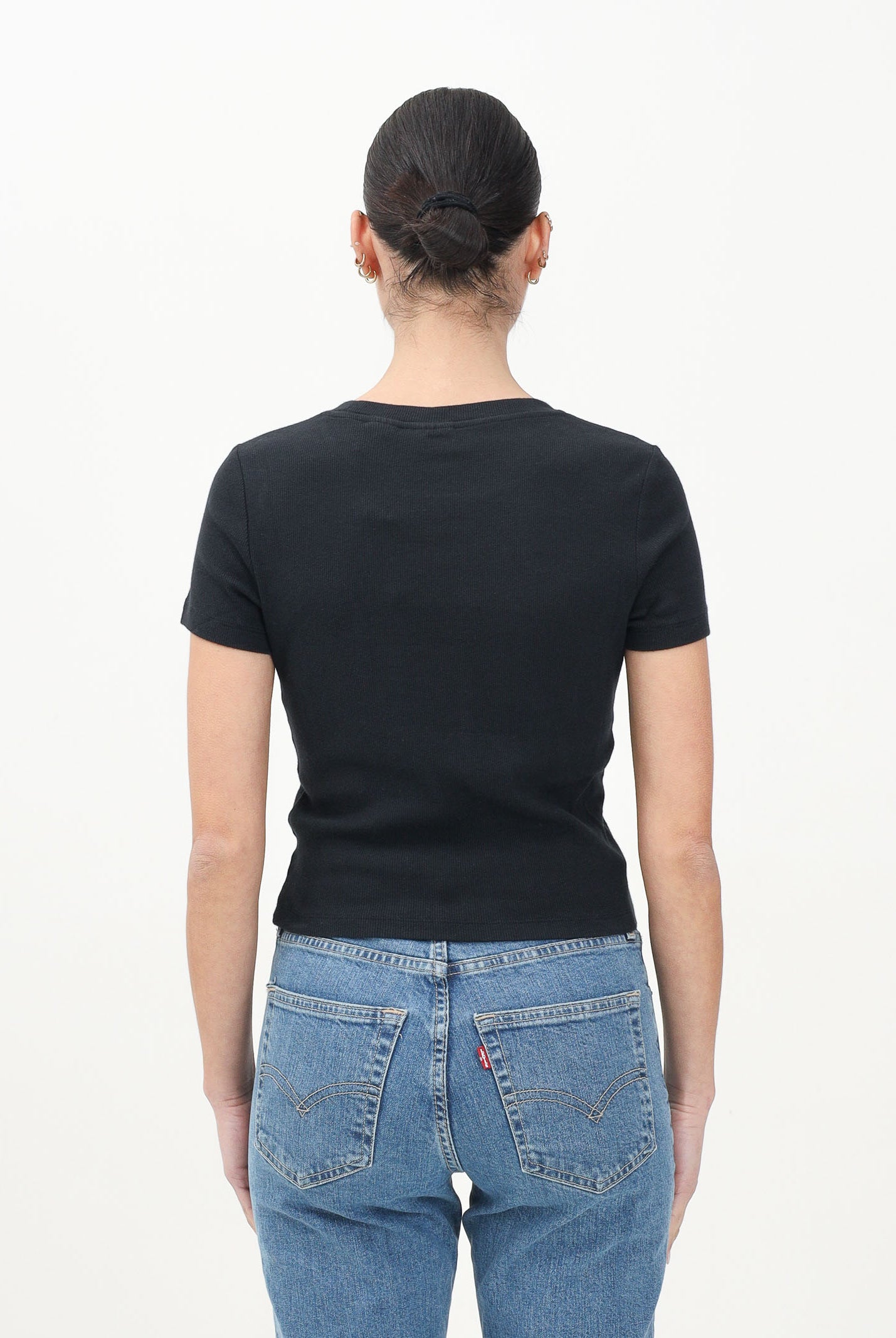 LEVI'S® T-shirt a manica corta ESSENTIAL nera da donna A7419-0014 . LEVI'S®