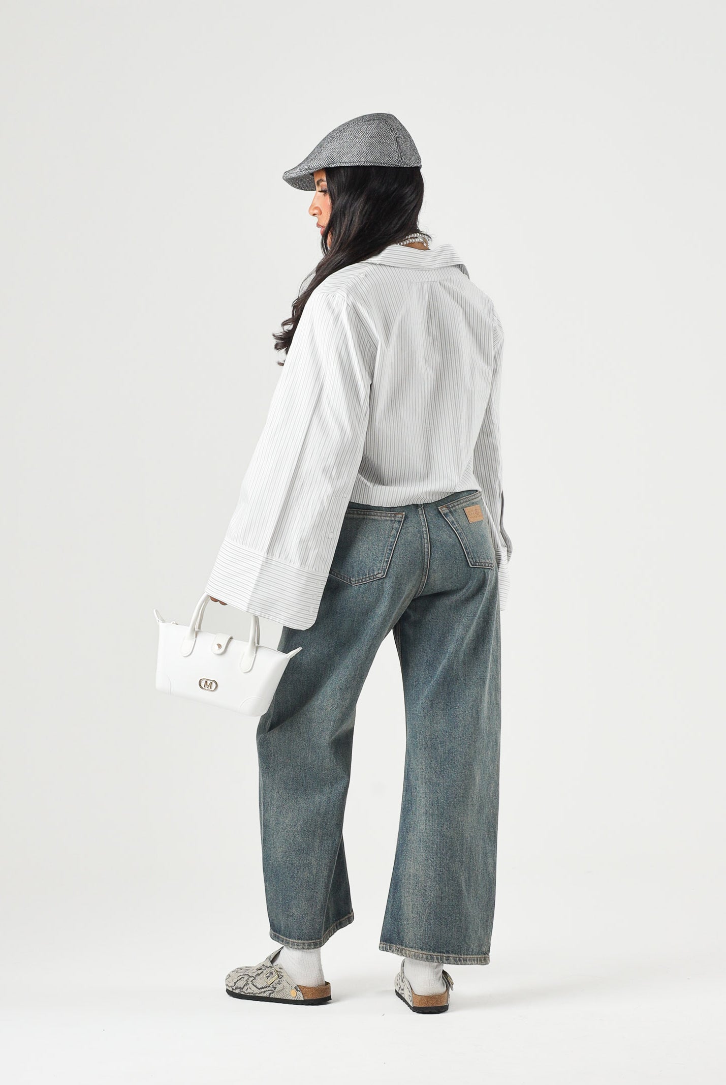 MM6 MAISON MARGIELA Camicia Cropped grey-grigio chiaro per donna, ragazzi e bambini con motivo a righe verticali e logo ricamato M61094MM08N M6913 MAISON MARGIELA
