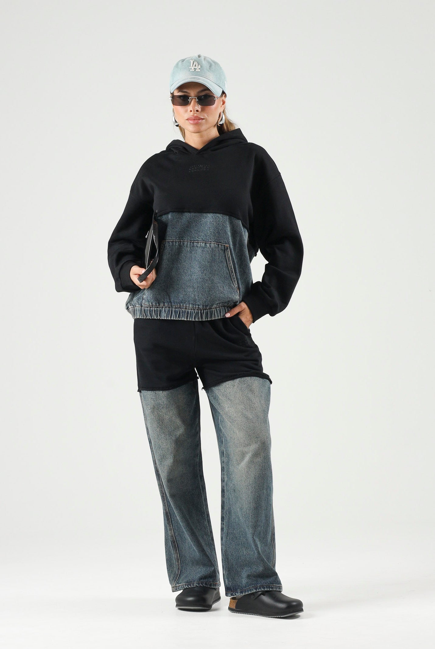 MM6 MAISON MARGIELA Felpa HOODE con cappuccio nero e azzurro per donna, ragazzi e bambini con tasca a marsupio M61108MM09G M6C08 MAISON MARGIELA