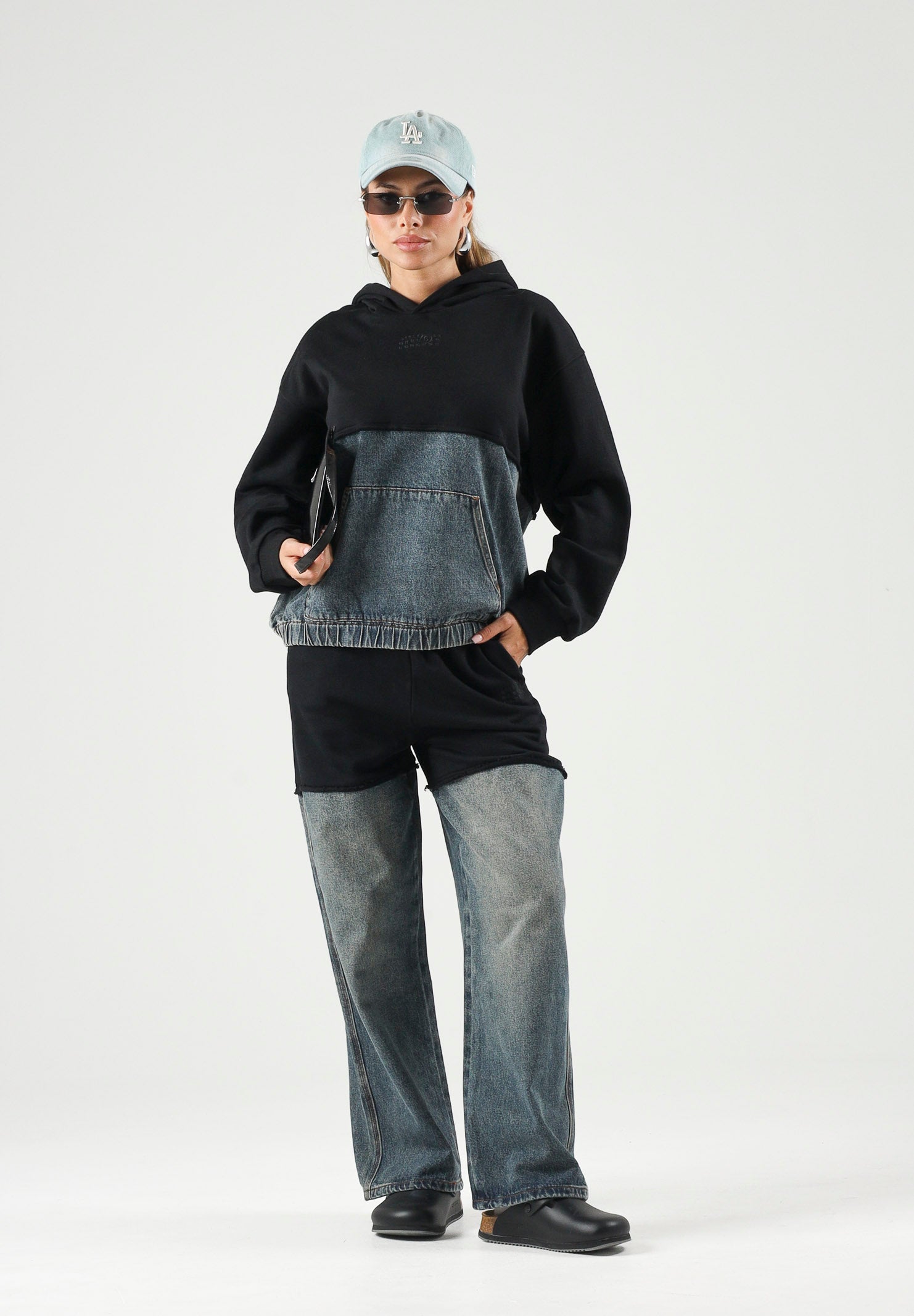 MM6 MAISON MARGIELA Felpa HOODE con cappuccio nero e azzurro per donna, ragazzi e bambini con tasca a marsupio M61108MM09G M6C08 MAISON MARGIELA