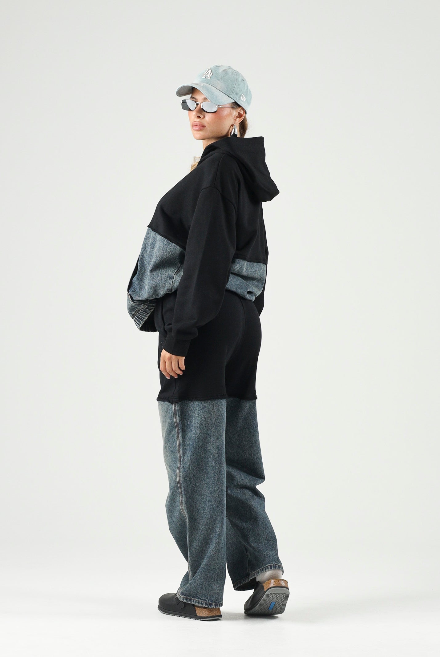 MM6 MAISON MARGIELA Felpa HOODE con cappuccio nero e azzurro per donna, ragazzi e bambini con tasca a marsupio M61108MM09G M6C08 MAISON MARGIELA