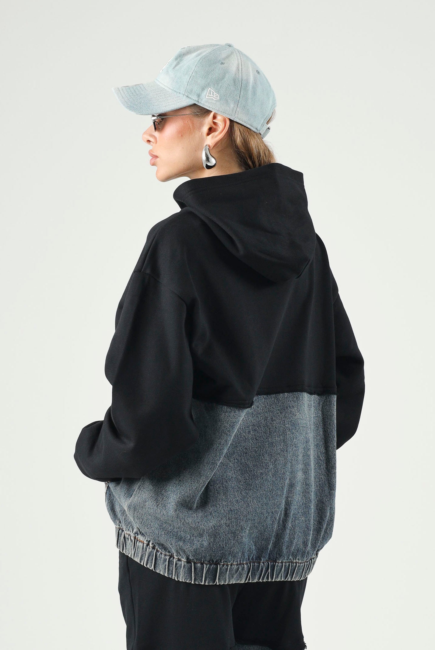 MM6 MAISON MARGIELA Felpa HOODE con cappuccio nero e azzurro per donna, ragazzi e bambini con tasca a marsupio M61108MM09G M6C08 MAISON MARGIELA
