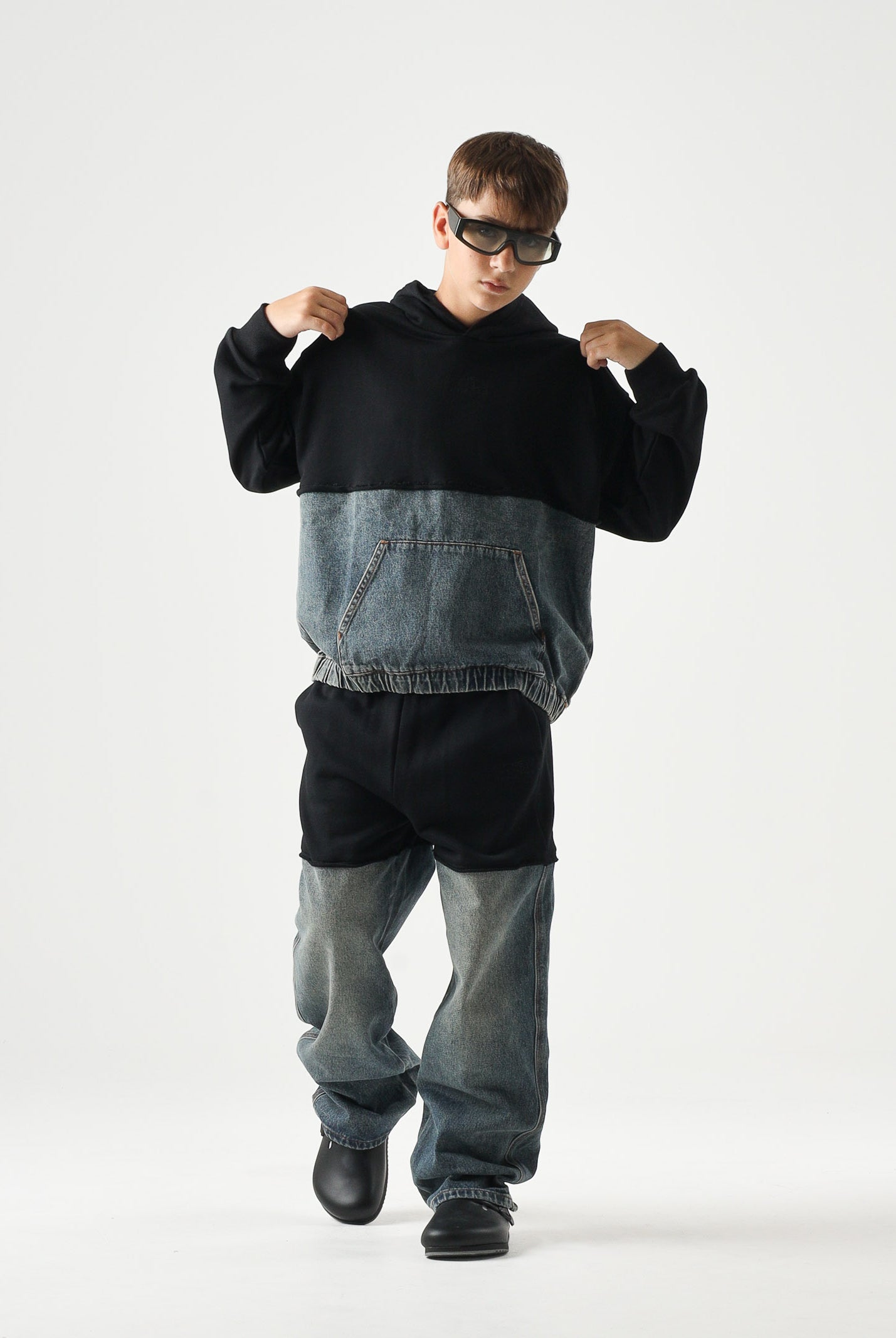 MM6 MAISON MARGIELA Felpa HOODE con cappuccio nero e azzurro per donna, ragazzi e bambini con tasca a marsupio M61108MM09G M6C08 MAISON MARGIELA