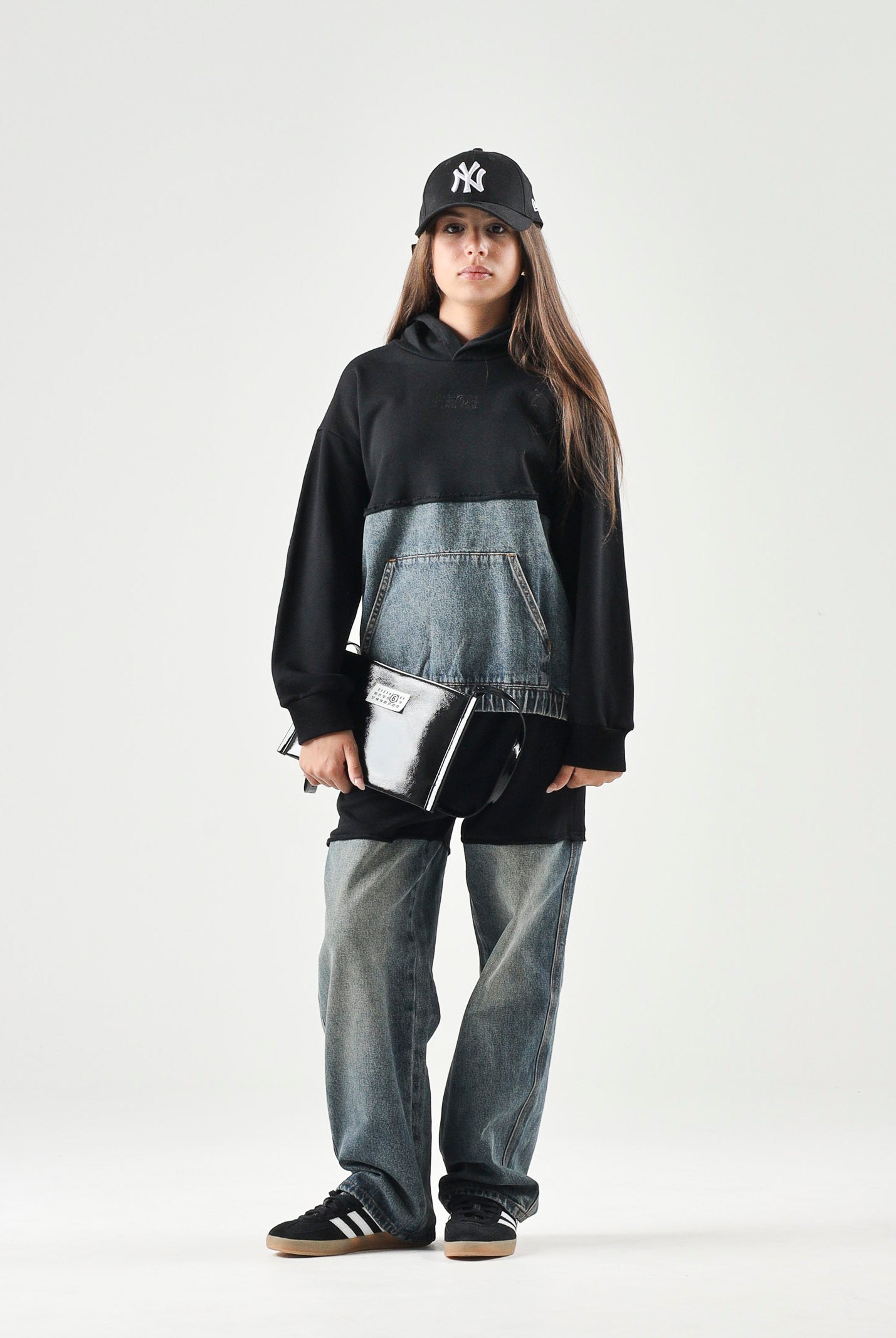 MM6 MAISON MARGIELA Felpa HOODE con cappuccio nero e azzurro per donna, ragazzi e bambini con tasca a marsupio M61108MM09G M6C08 MAISON MARGIELA