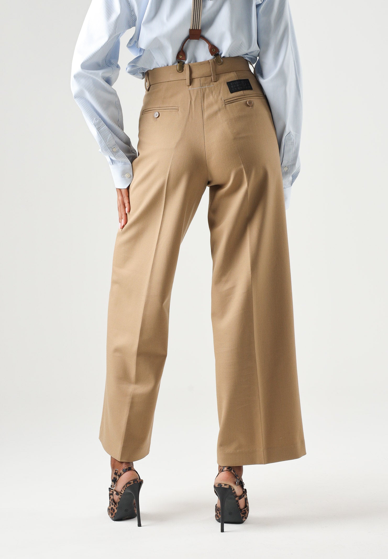 MM6 MAISON MARGIELA Pantaloni WIDE -LEG beige per donna, ragazzi e bambini con gamba ampia, pinces frontali e logo M61111MM03D M6714 MAISON MARGIELA