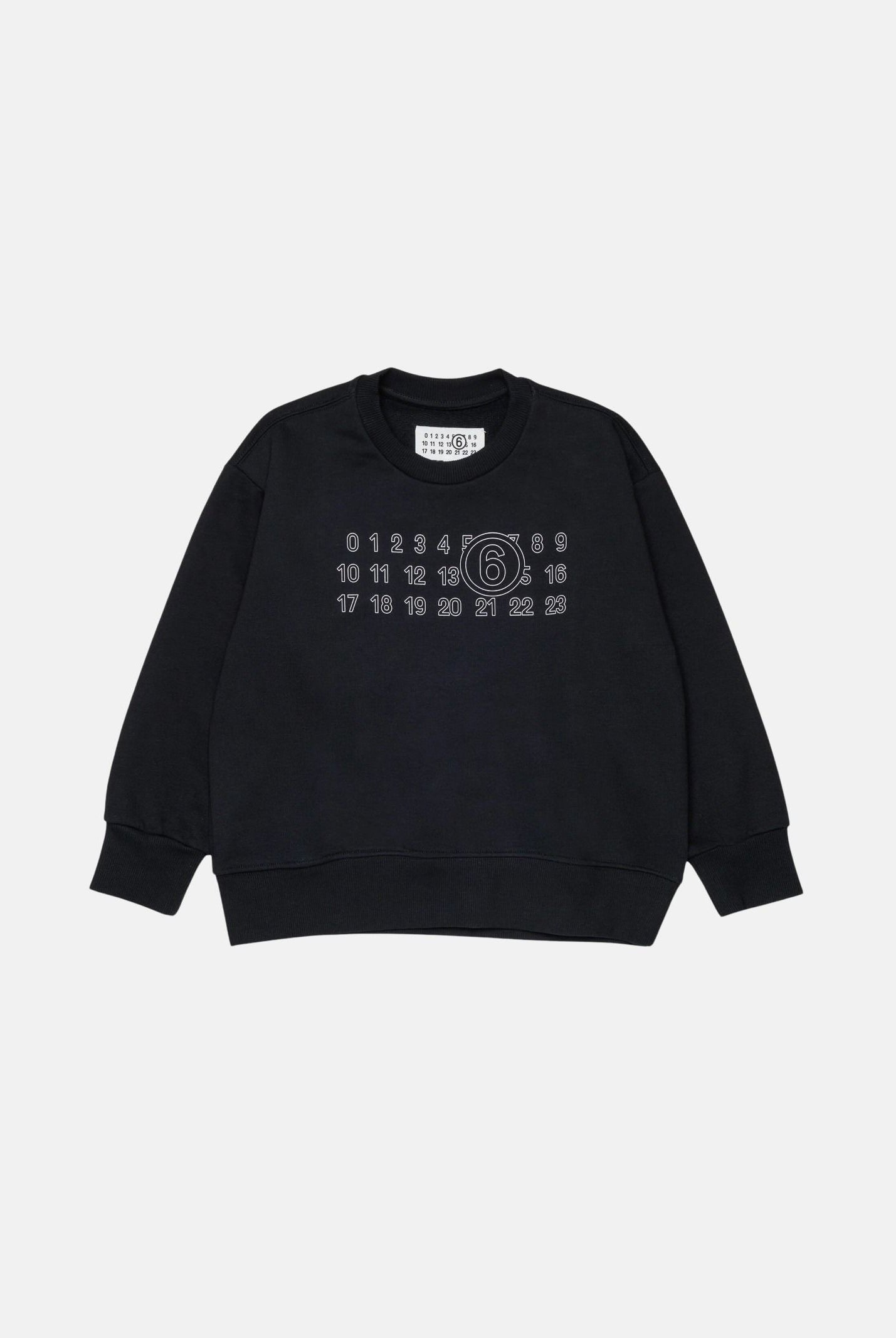 MM6 MAISON MARGIELA Felpa girocollo CREWNECK nera per donna, ragazzi e bambini con logo numerico MM6 stampato sul davanti. M61116MM02X M6900 MAISON MARGIELA