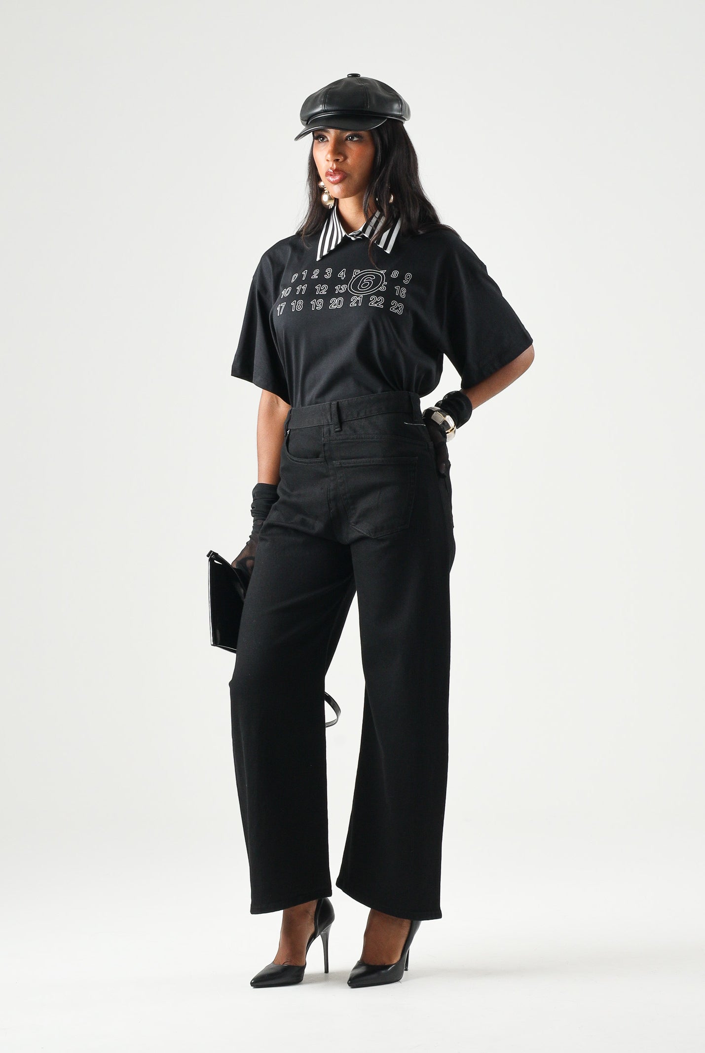MM6 MAISON MARGIELA T-shirt manica corta nera per donna, ragazzi e bambini con logo numerico MM6 stampato sul davanti. M61117MM02Y M6900 MAISON MARGIELA