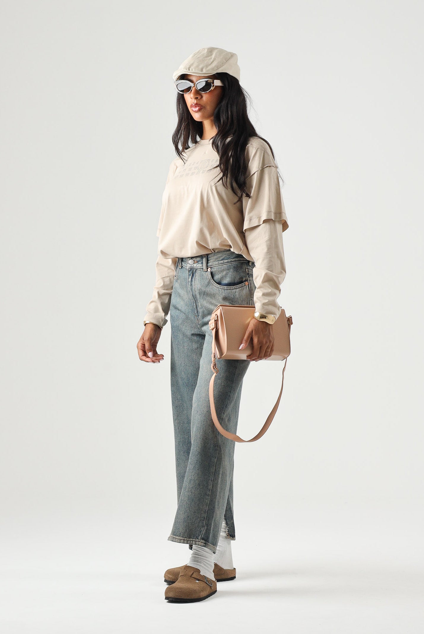 MM6 MAISON MARGIELA T-shirt beige per donna, ragazzi e bambini con maniche lunghe e stampa numerica MM6 frontale. M61132MM04I M6712 MAISON MARGIELA