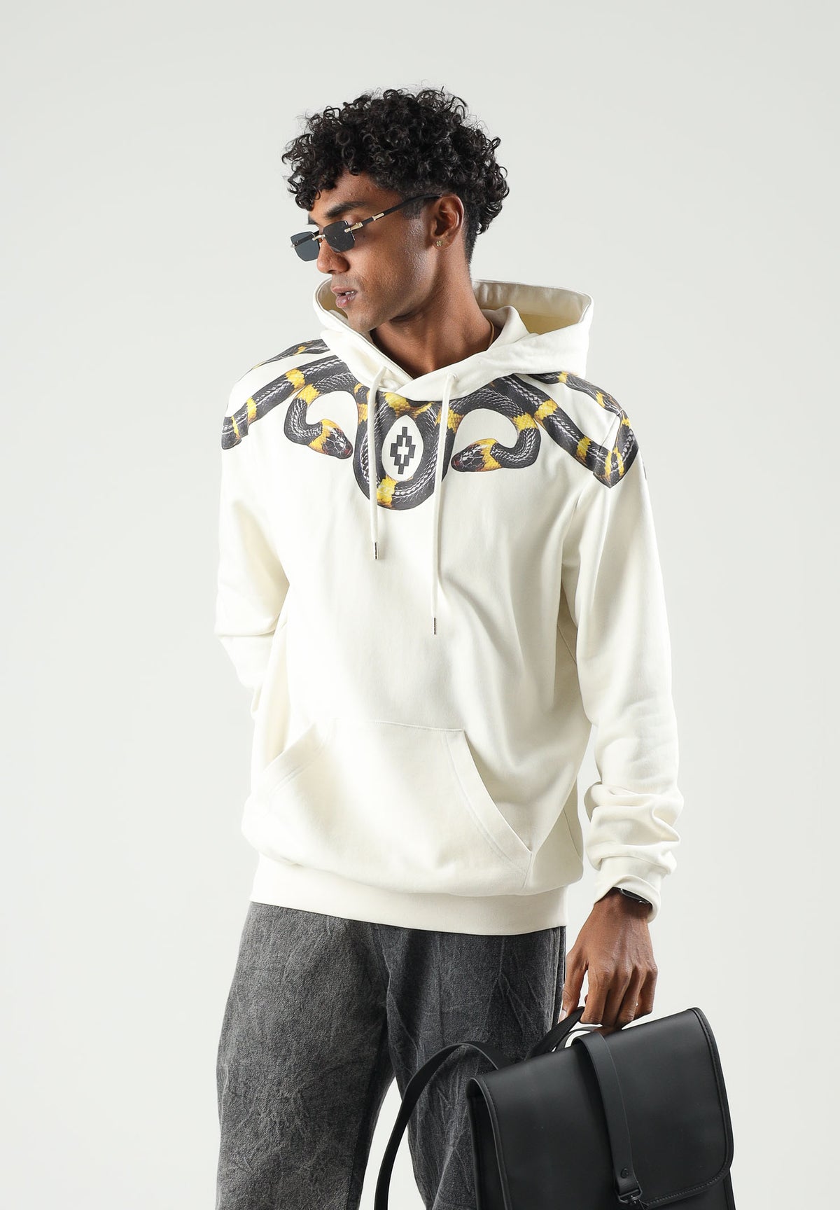 MARCELO BURLON COUNTY OF MILAN Felpa con cappuccio cocco-panna per uomo con grafica stampa ali F6CMMAHS087 412 MARCELO BURLON COUNTY OF MILAN