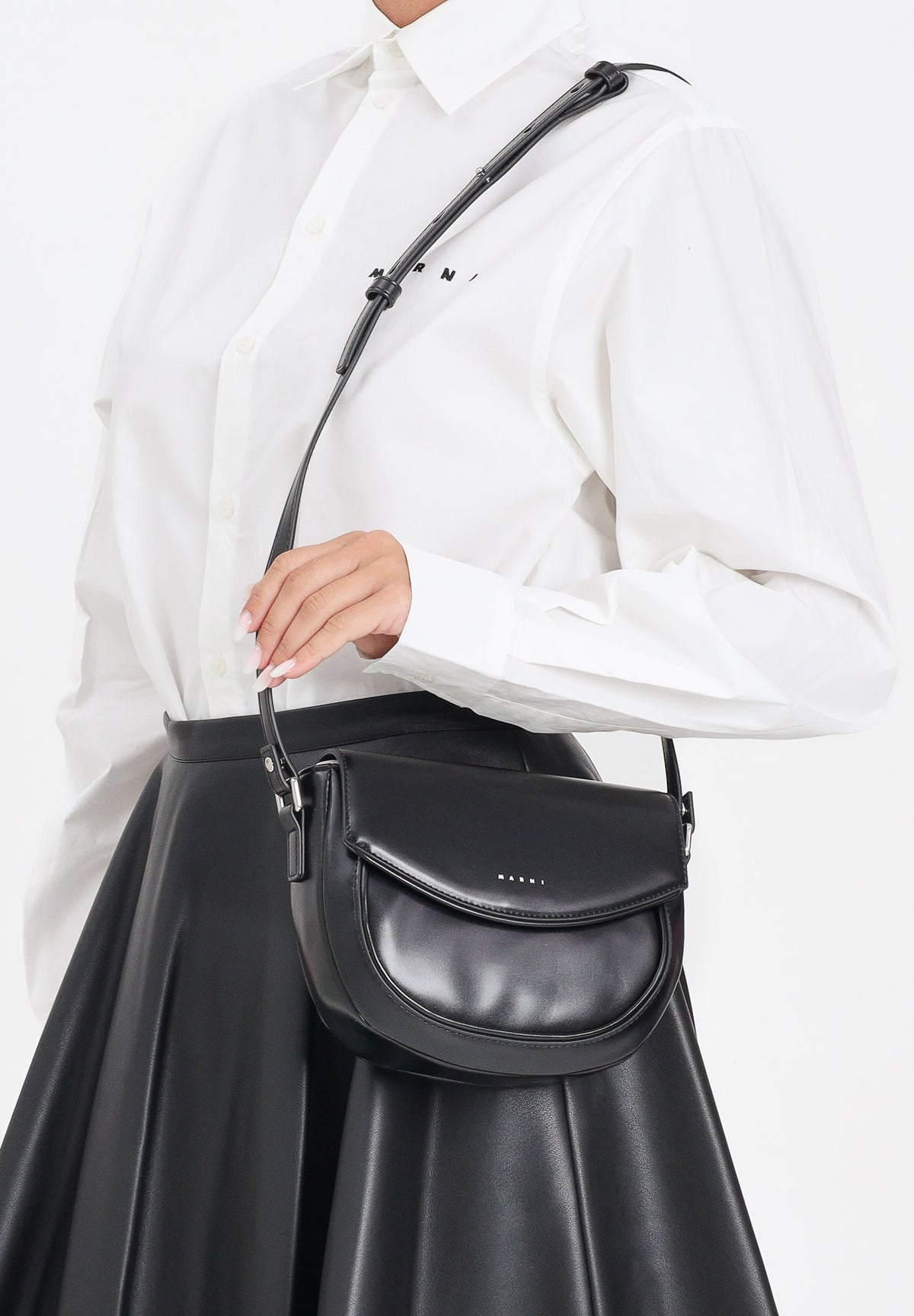MARNI Borsa a tracolla Smile nera da donna con finitura effetto pelle M01476M00TK 0M900 MARNI