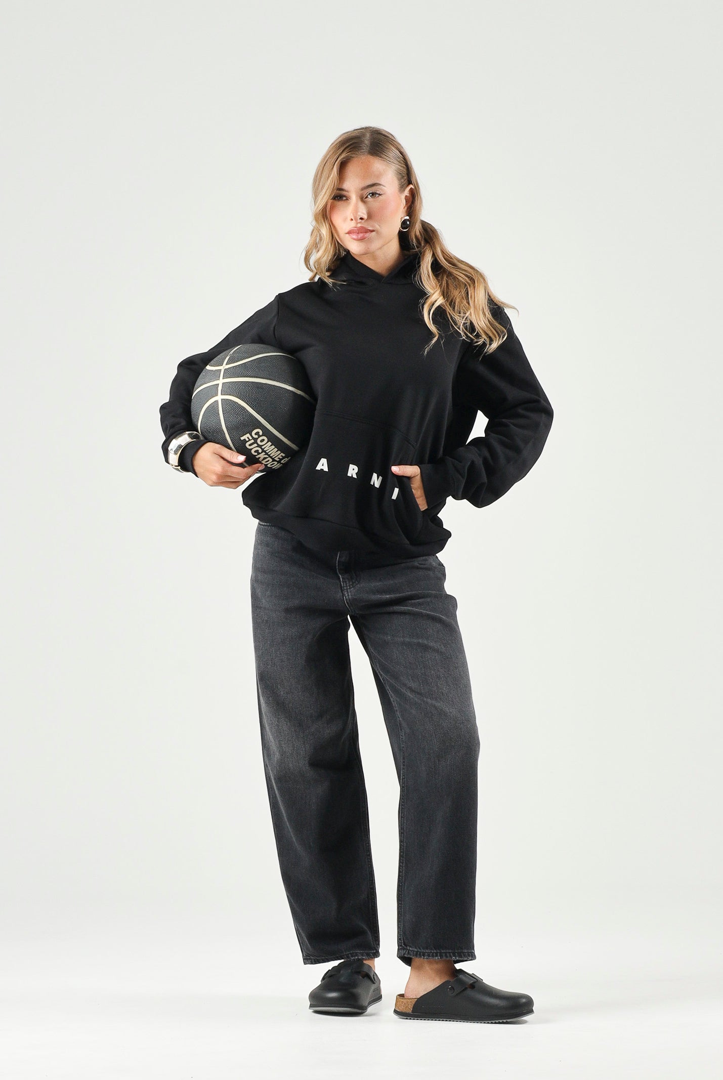 MARNI Felpa con cappuccio HODDIE nera per donna, ragazzi e bambini con logo Marni frontale e tasca a marsupio. M01883M00V0 0M900 MARNI