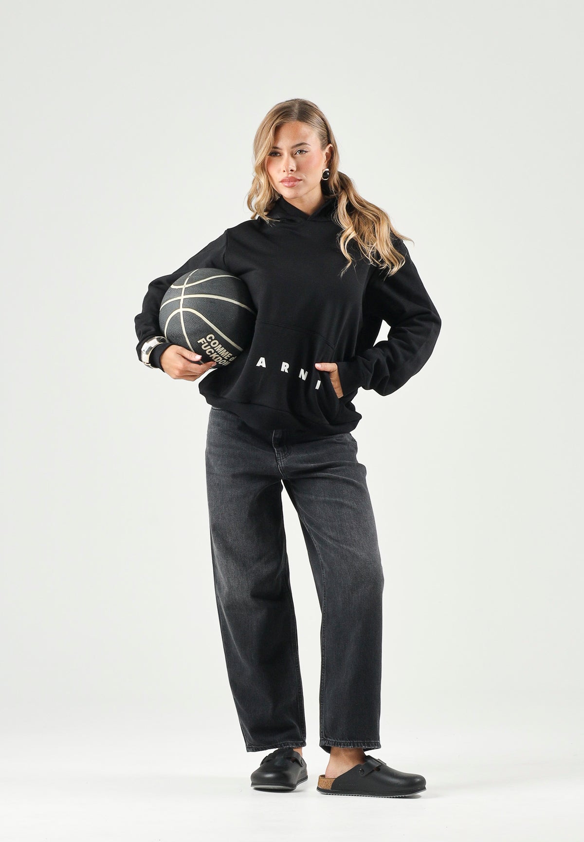 MARNI Felpa con cappuccio HODDIE nera per donna, ragazzi e bambini con logo Marni frontale e tasca a marsupio. M01883M00V0 0M900 MARNI