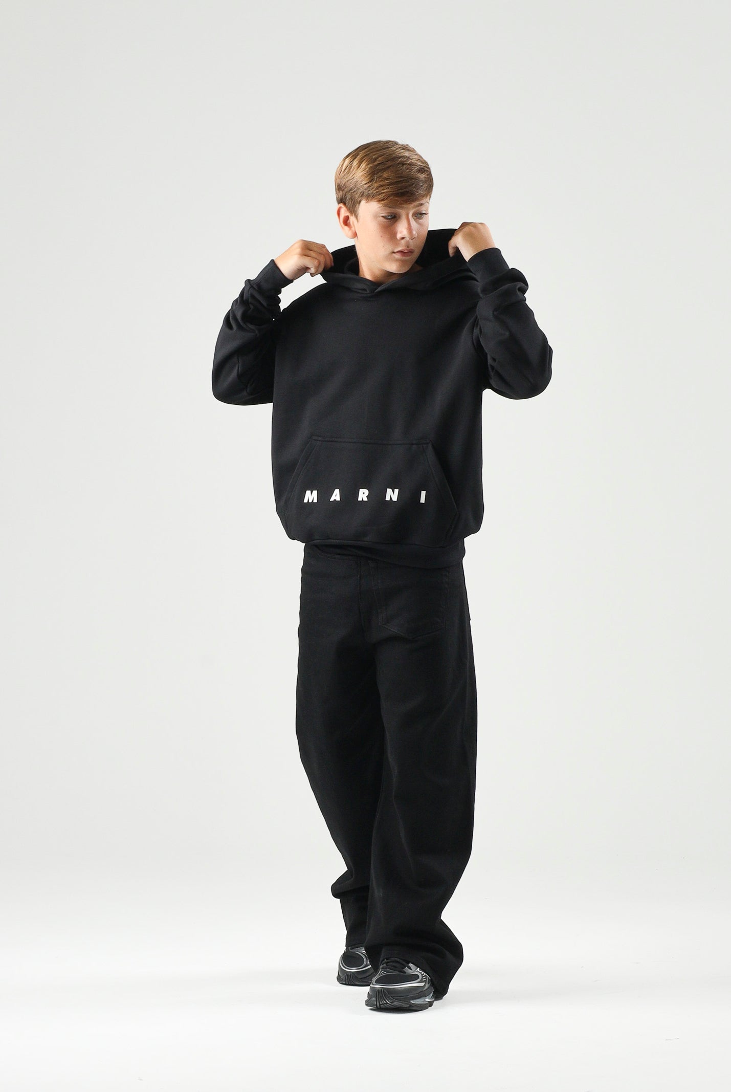 MARNI Felpa con cappuccio HODDIE nera per donna, ragazzi e bambini con logo Marni frontale e tasca a marsupio. M01883M00V0 0M900 MARNI