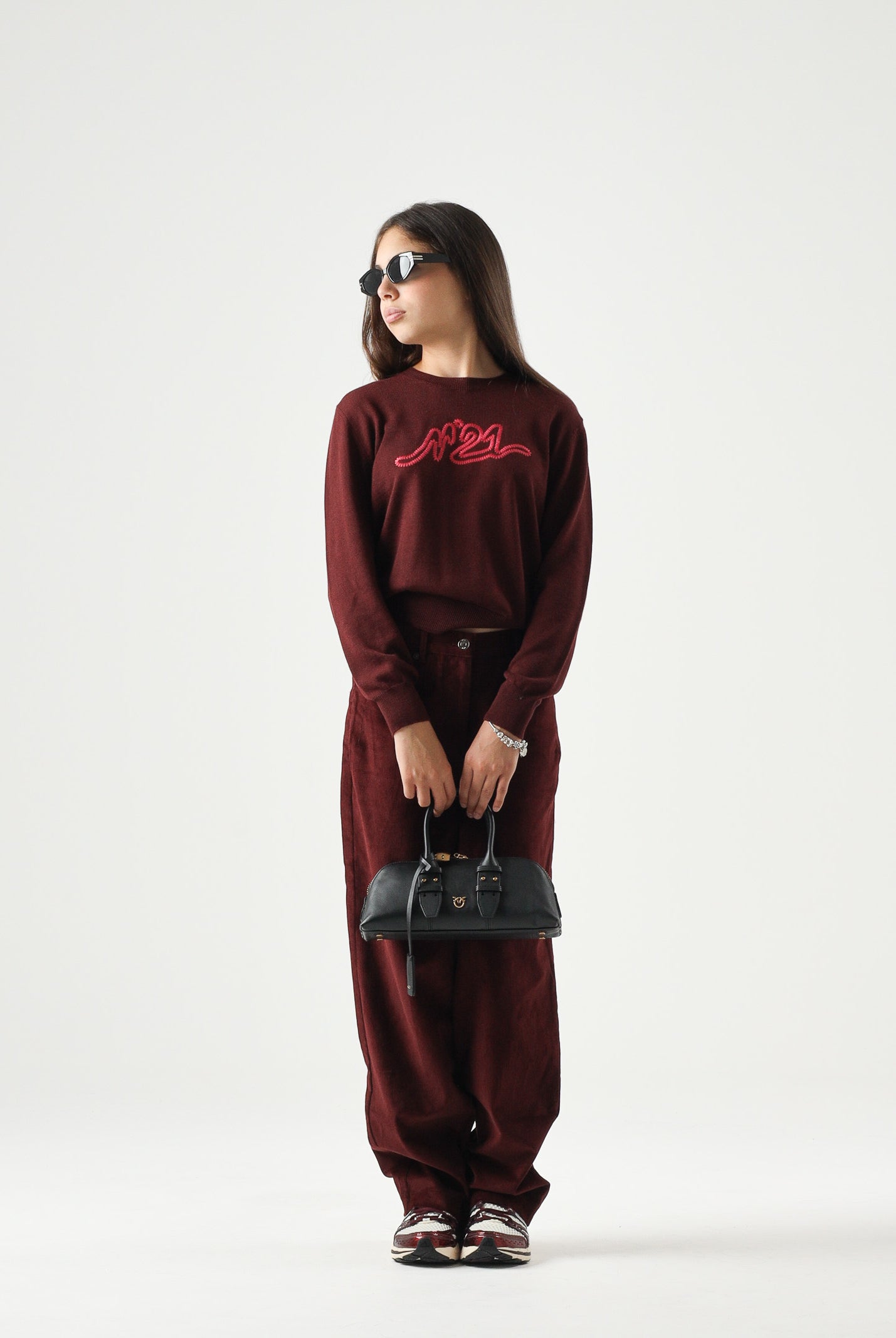 N°21 Maglione LOGO KNITTED SWEATER bordeaux per donna, ragazzi e bambini con logo N°21 ricamato sul davanti.<BR/> N210DVN0122 0N413 N21