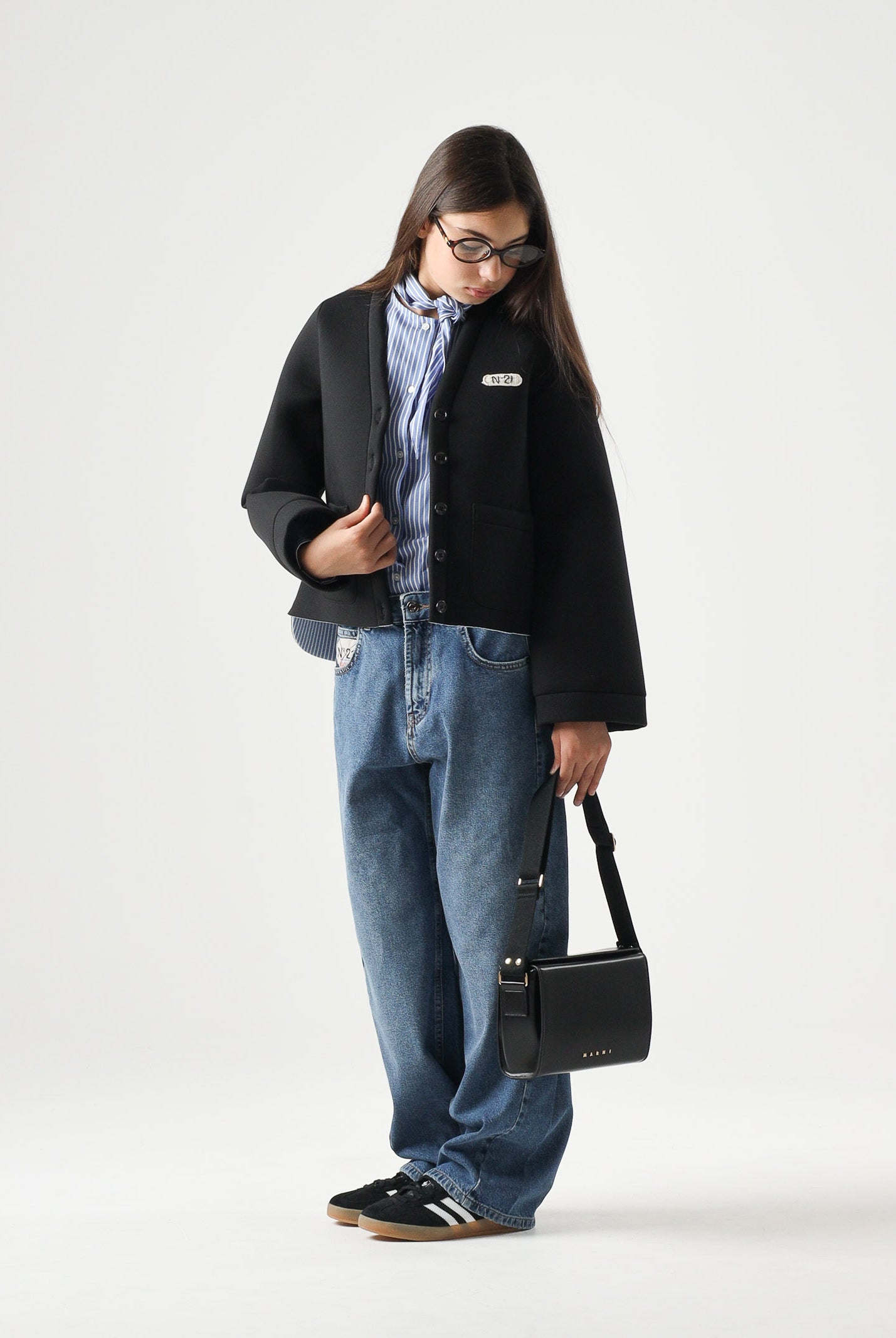 N°21 Cardigan LAYERED black azzurro per donna, ragazzi e bambini con logo patch frontale e fondo effetto sovrapposto a righe.<BR/> N210FGN0516 0N900 N21