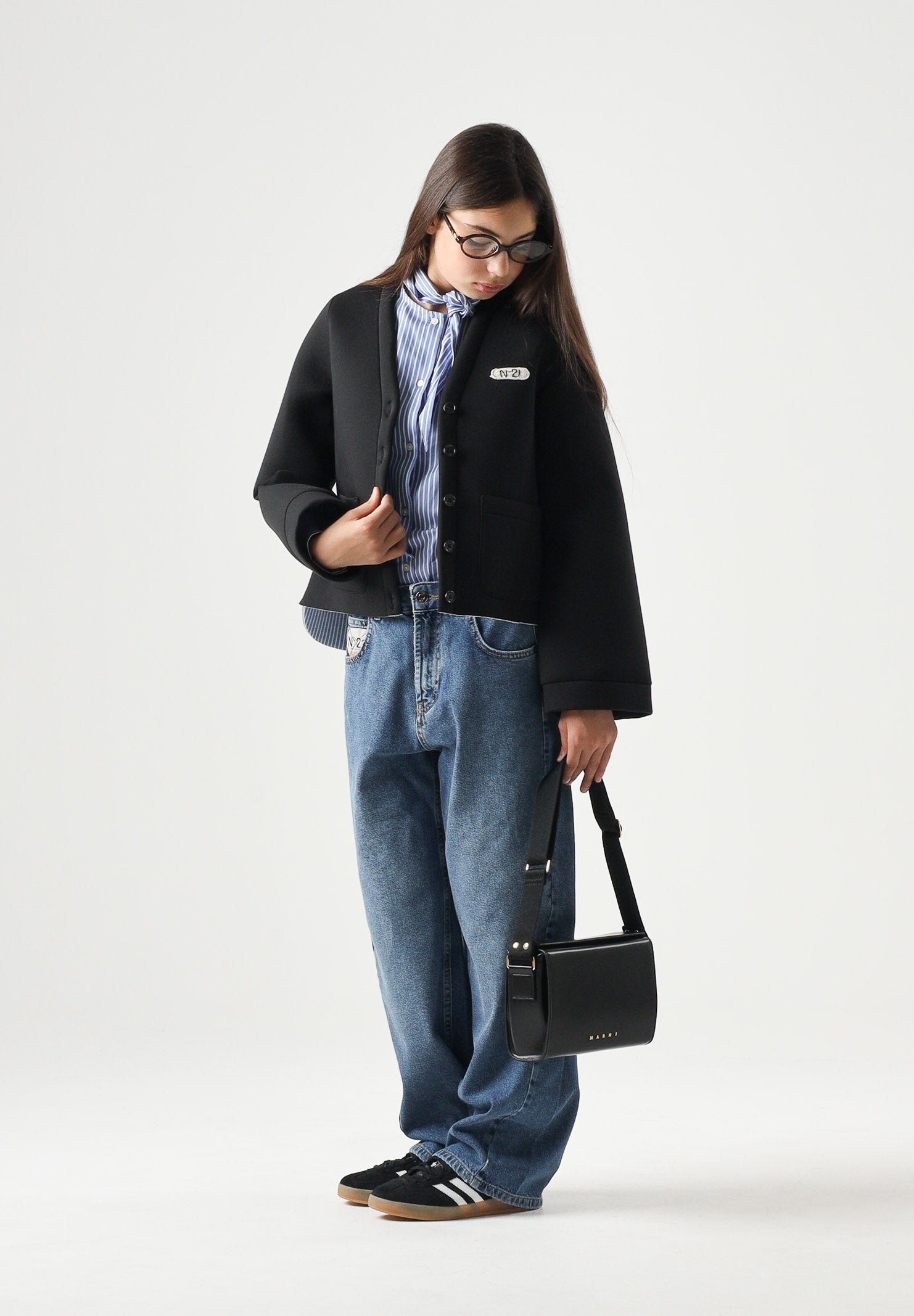 N°21 Cardigan LAYERED black azzurro per donna, ragazzi e bambini con logo patch frontale e fondo effetto sovrapposto a righe.<BR/> N210FGN0516 0N900 N21