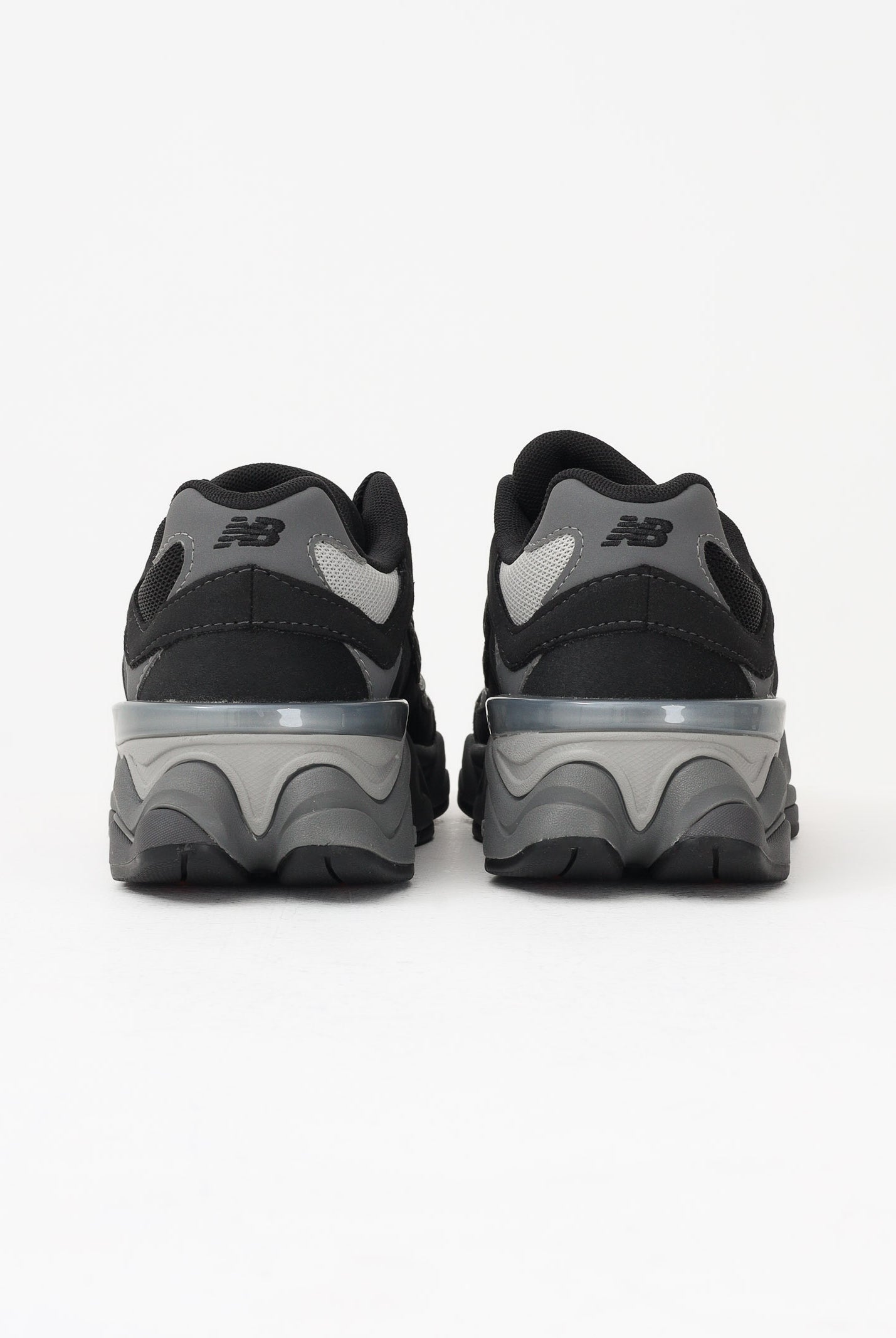 NEW BALANCE Sneakers 9060 nere da uomo e donna GC9060BK . NEW BALANCE